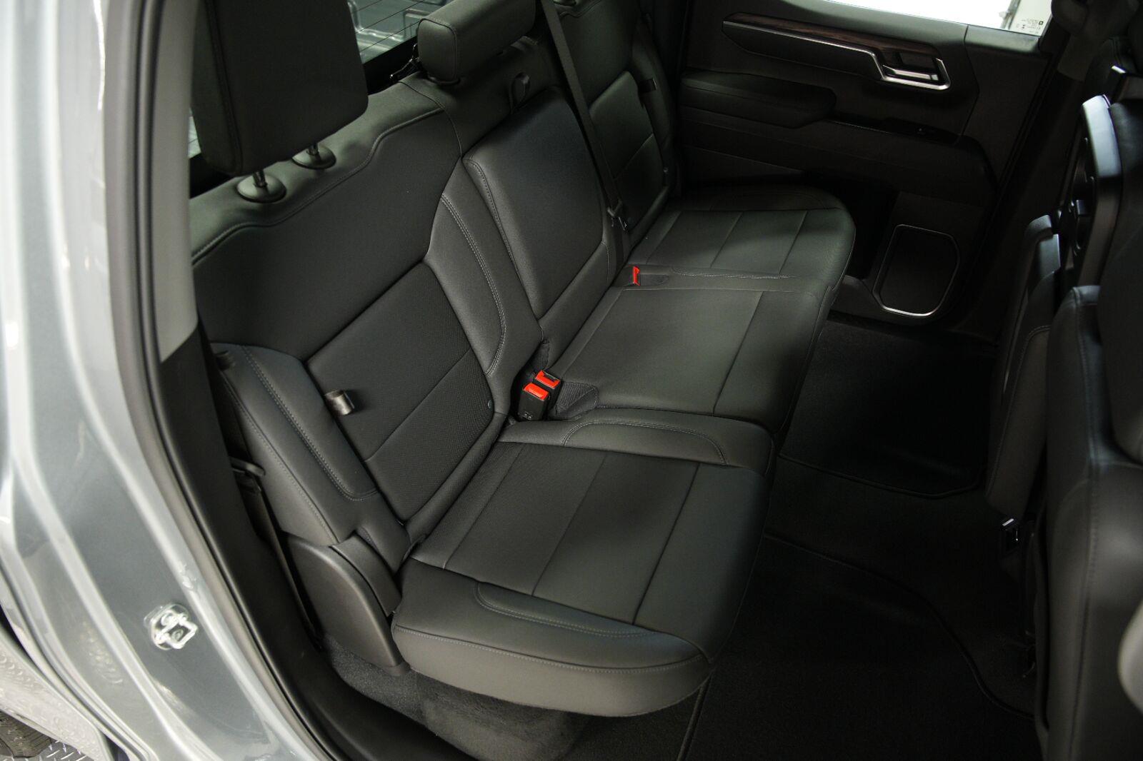 2026 GMC Sierra 1500 SLT - Photo 18