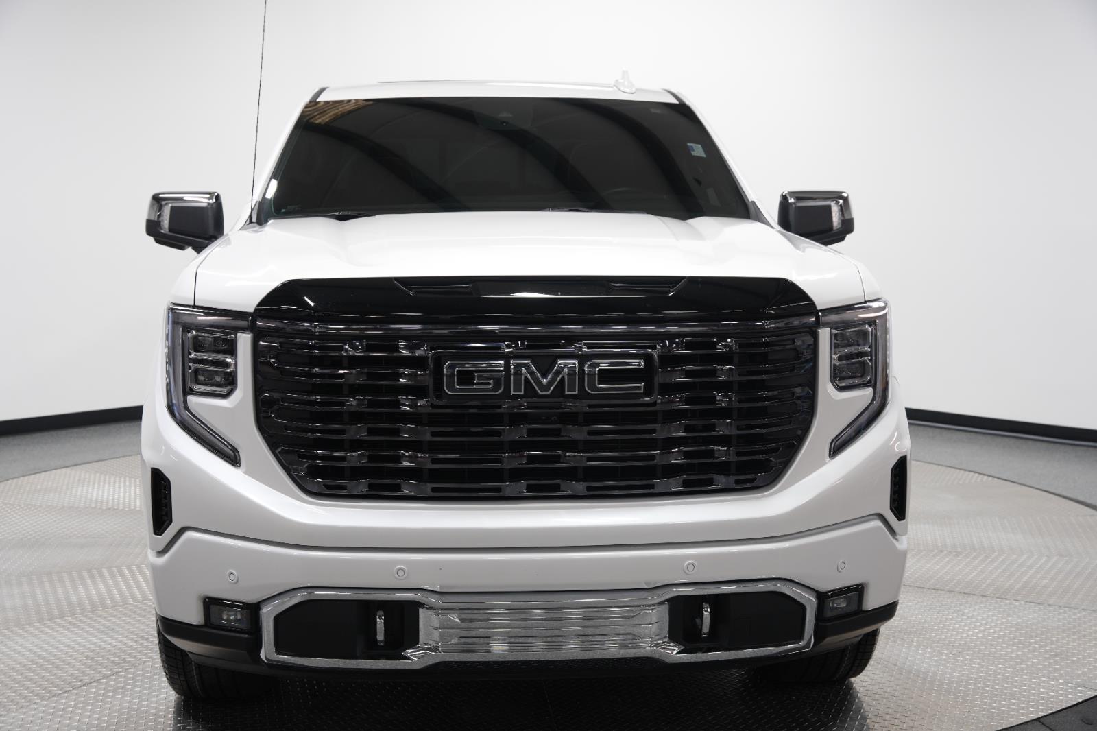 Used 2025 GMC Sierra 1500 Denali Ultimate with VIN 1GTUUHEL4SZ198474 for sale in Kansas City