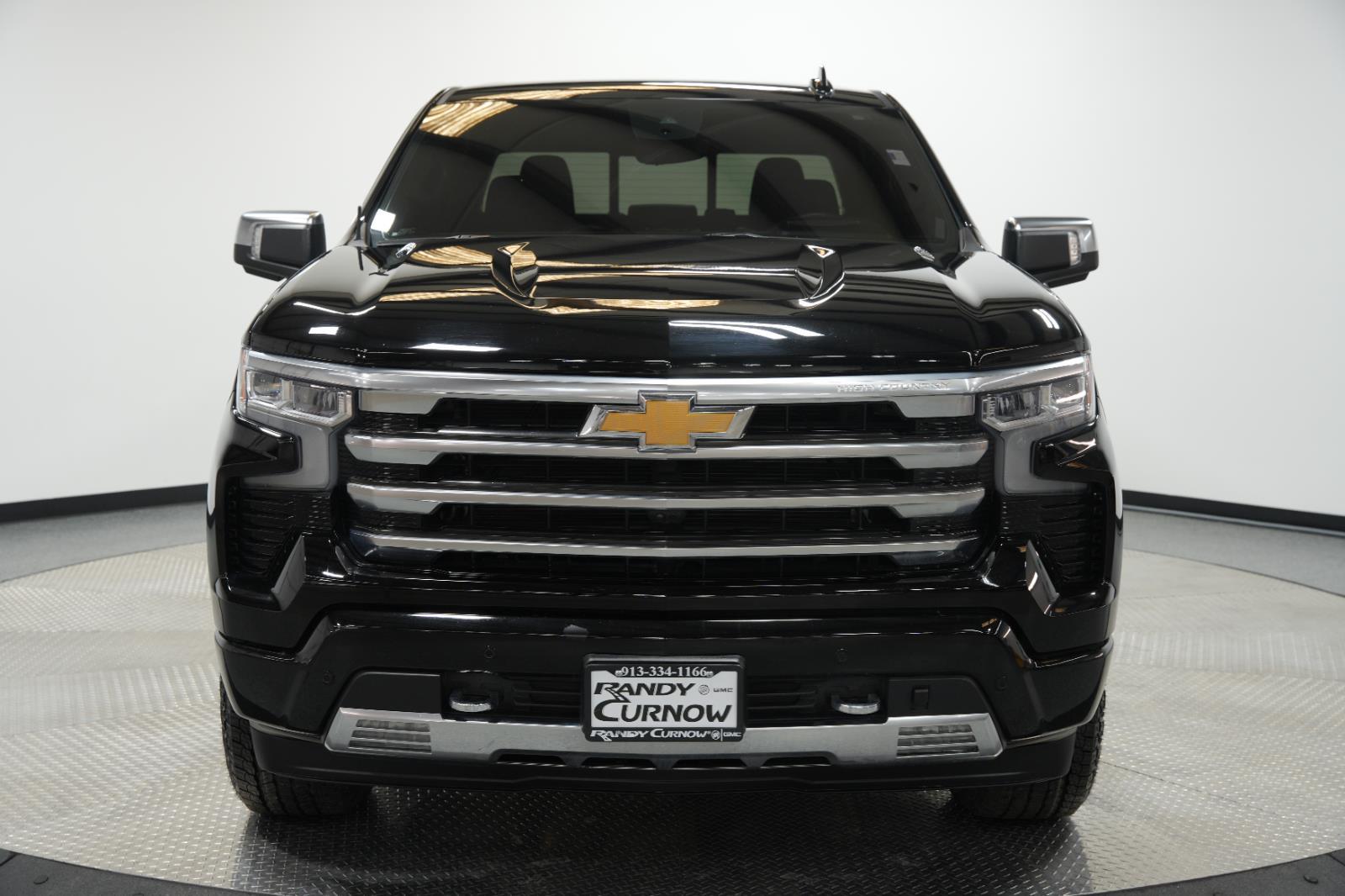 2024 Chevrolet Silverado 1500 High Country photo 2