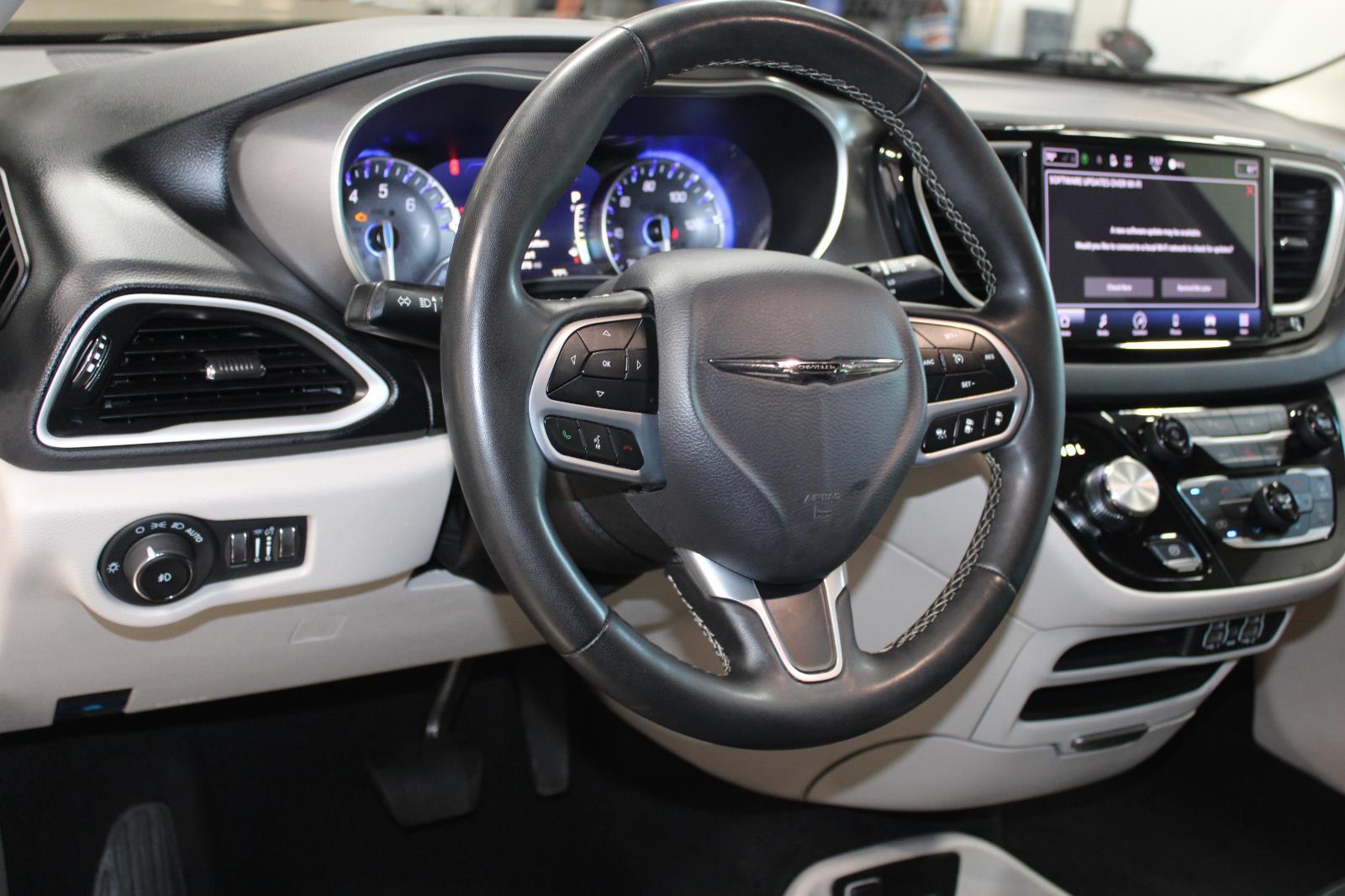 2023 Chrysler Pacifica Touring L - Photo 26