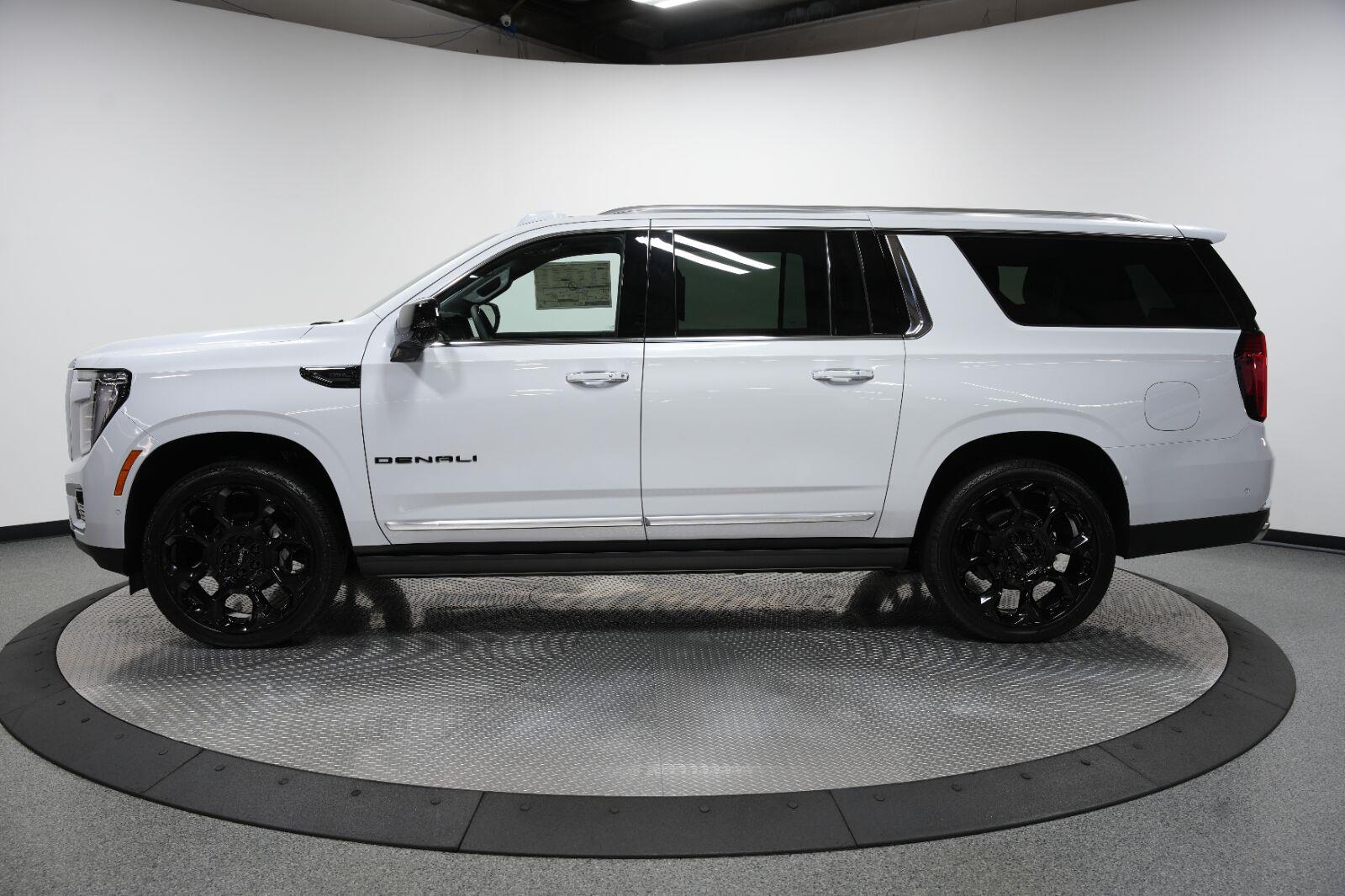 2026 GMC Yukon XL Denali - Photo 8