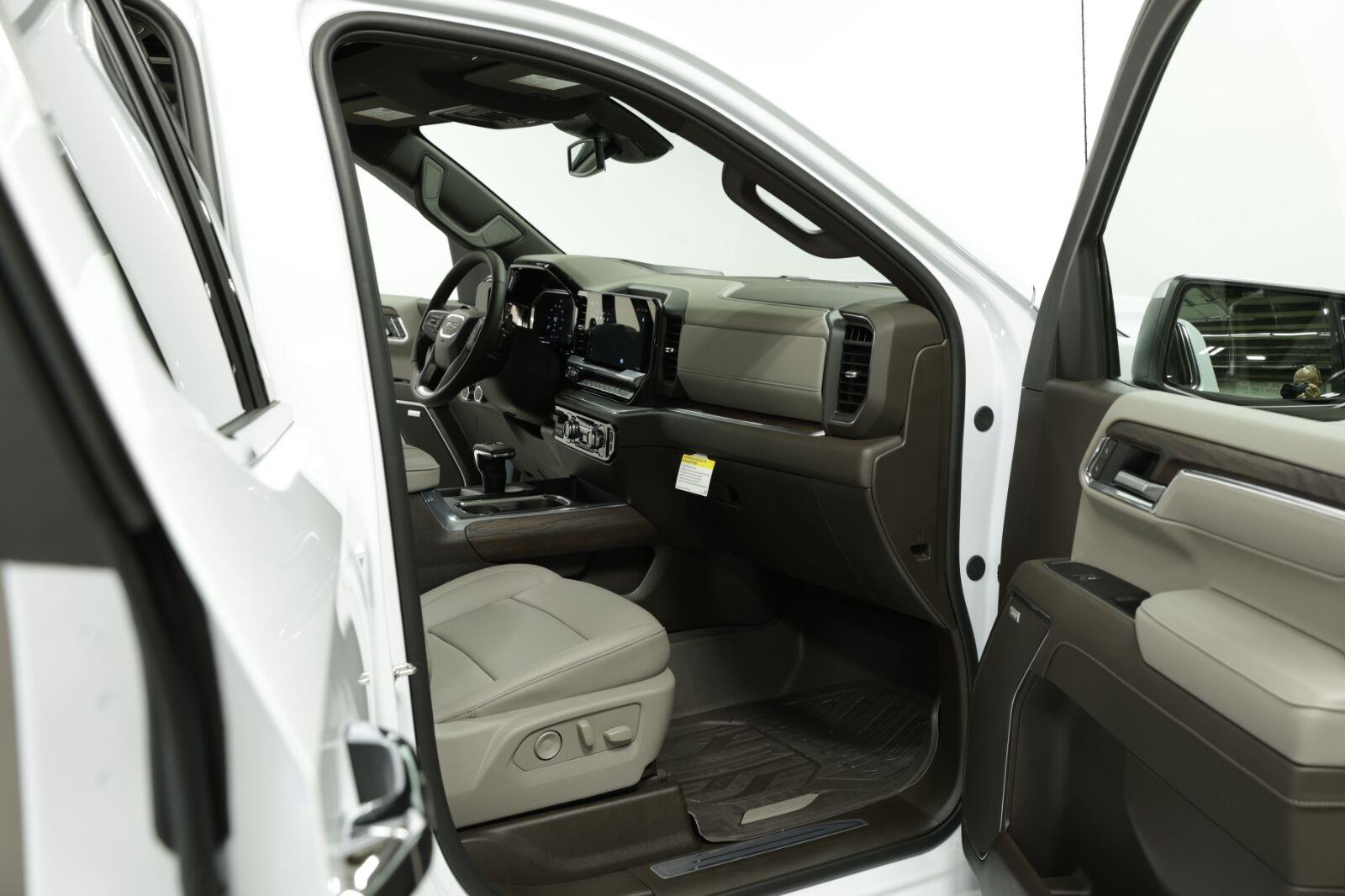 2026 GMC Sierra 1500 SLT - Photo 11