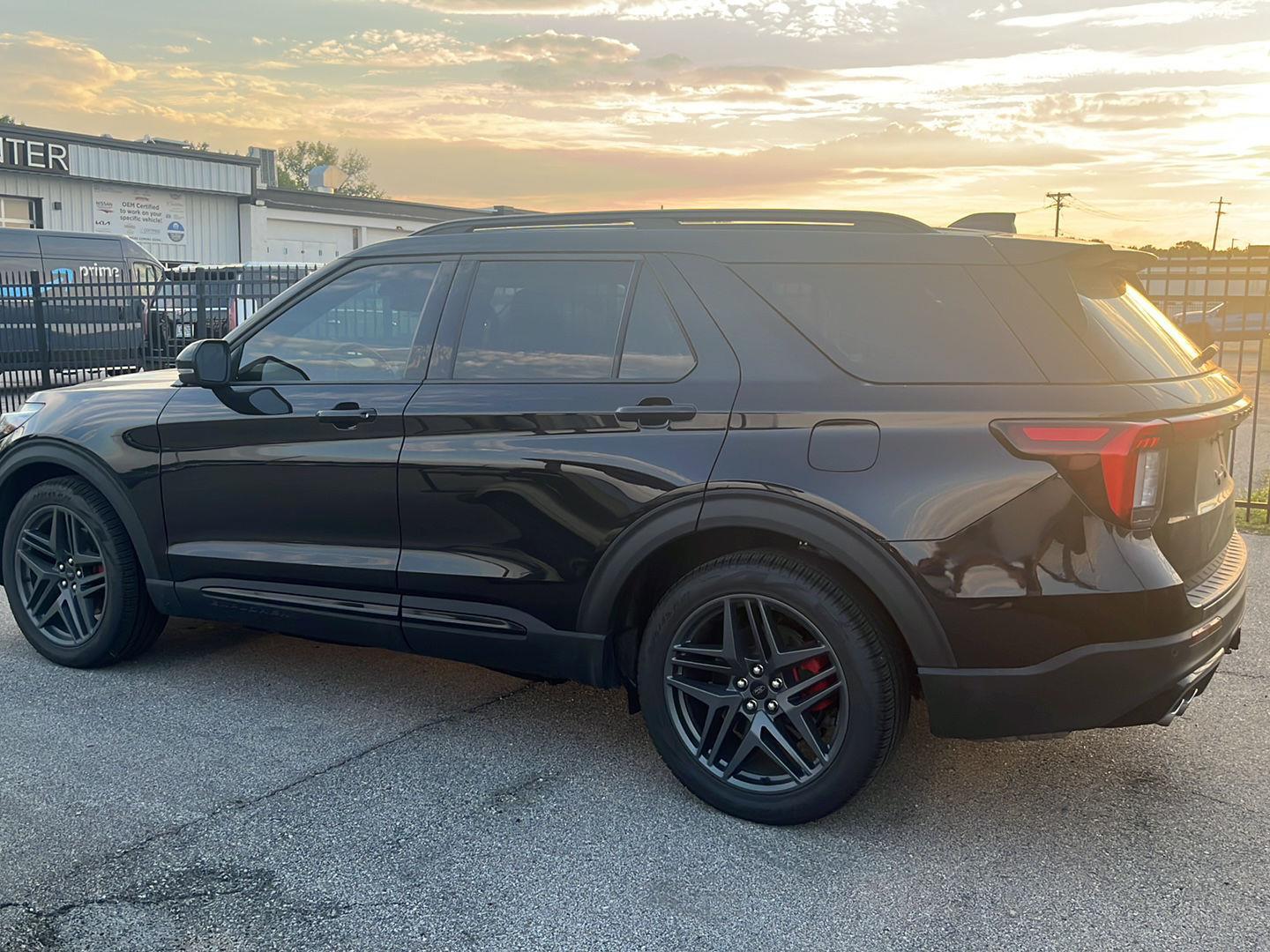 2025 Ford Explorer ST photo 2