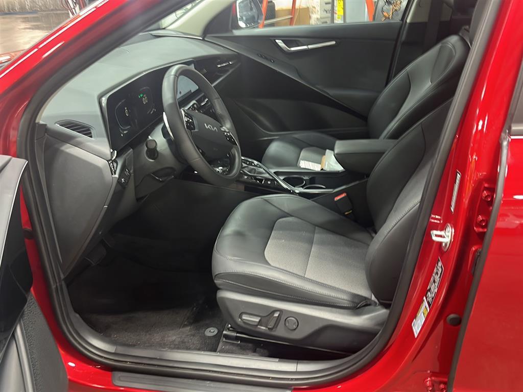 2025 Kia Niro EX photo 3