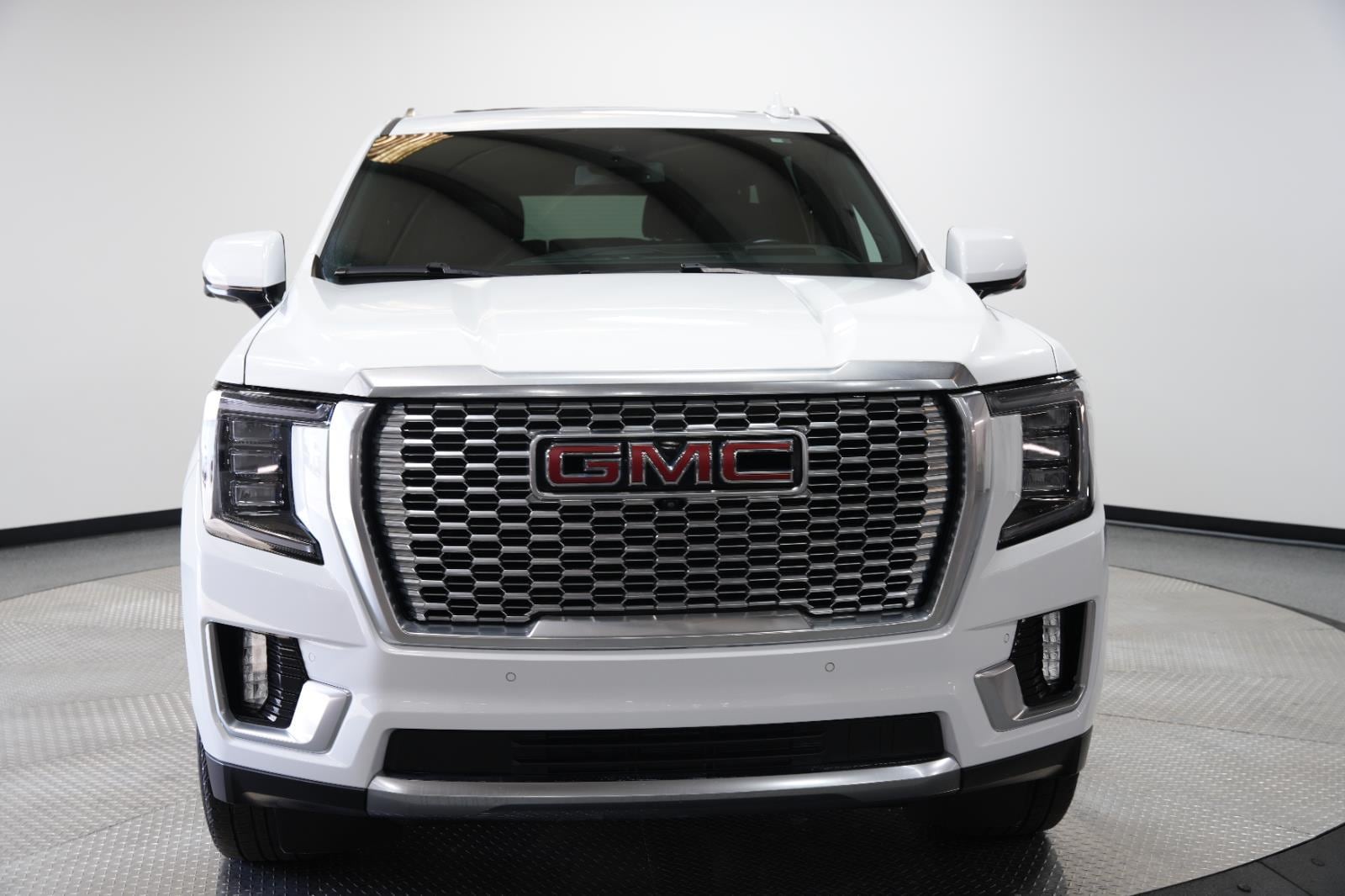 Used 2024 GMC Yukon XL Denali with VIN 1GKS2JKL9RR240256 for sale in Kansas City