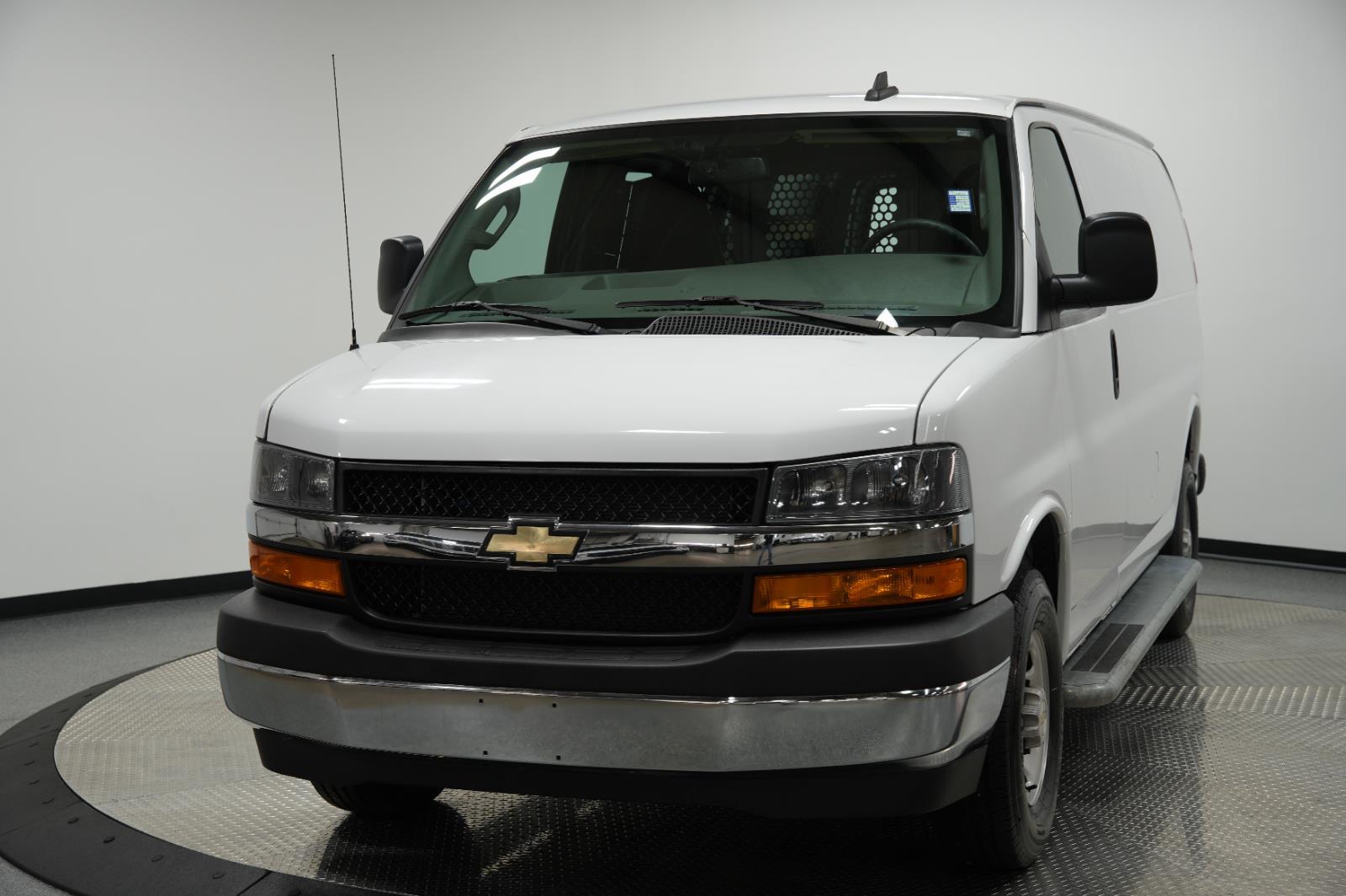 2022 Chevrolet Express Cargo 2500 photo 3