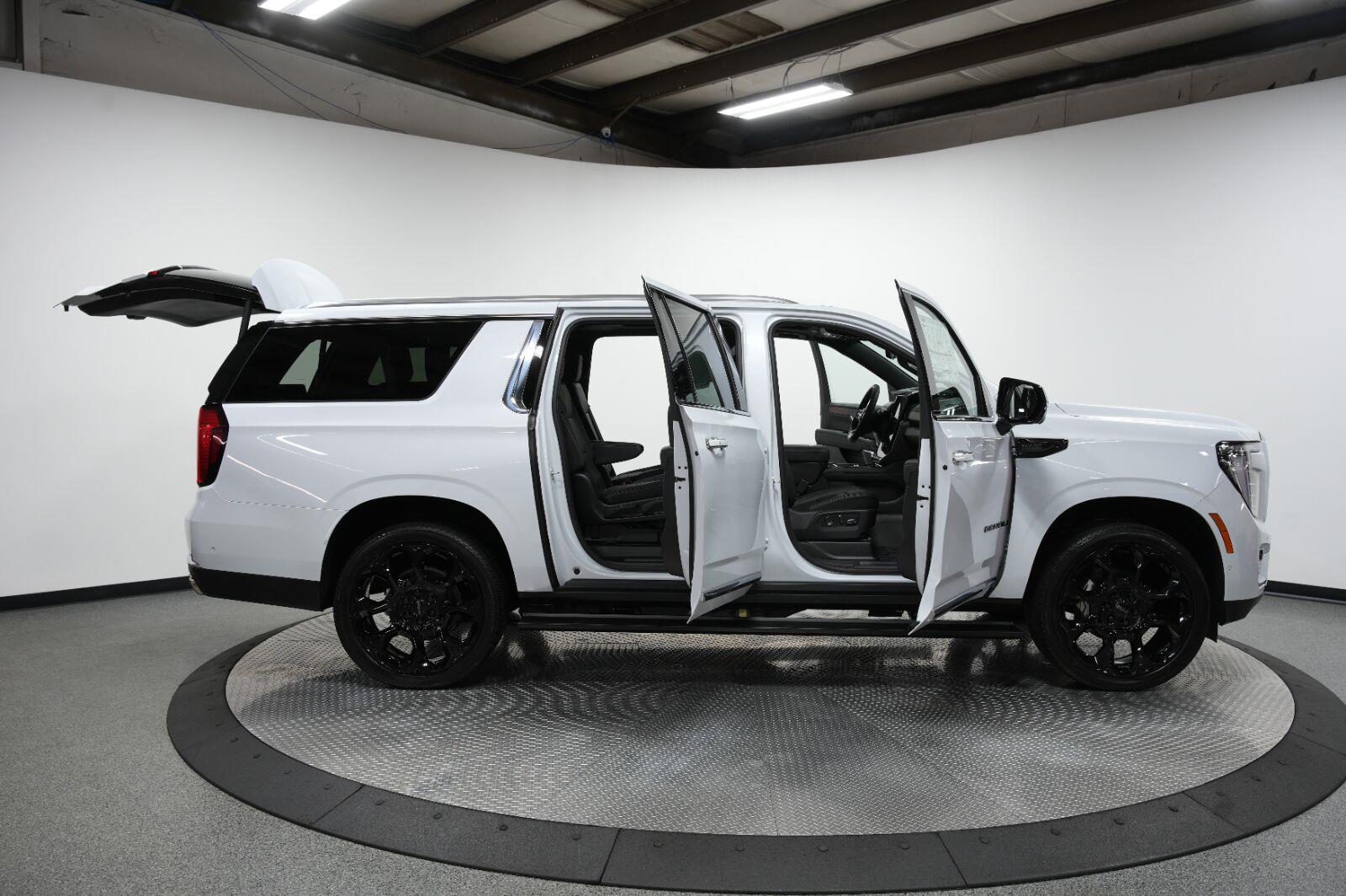2026 GMC Yukon XL Denali - Photo 13