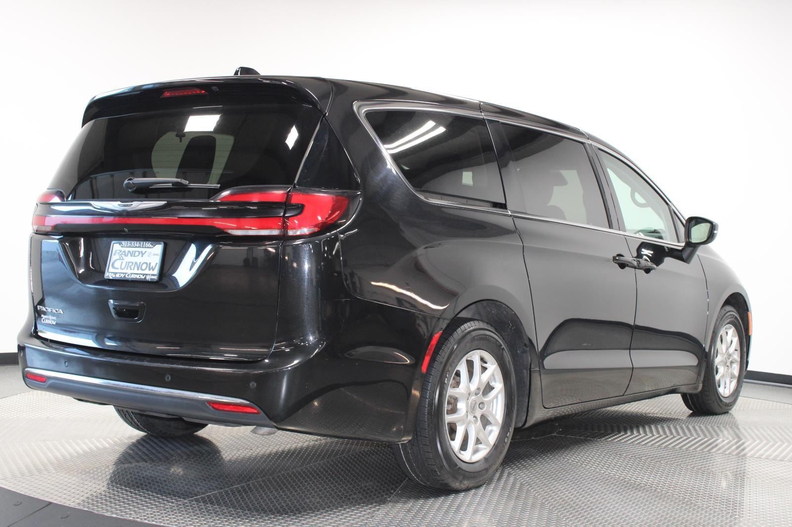 2023 Chrysler Pacifica Touring L - Photo 11