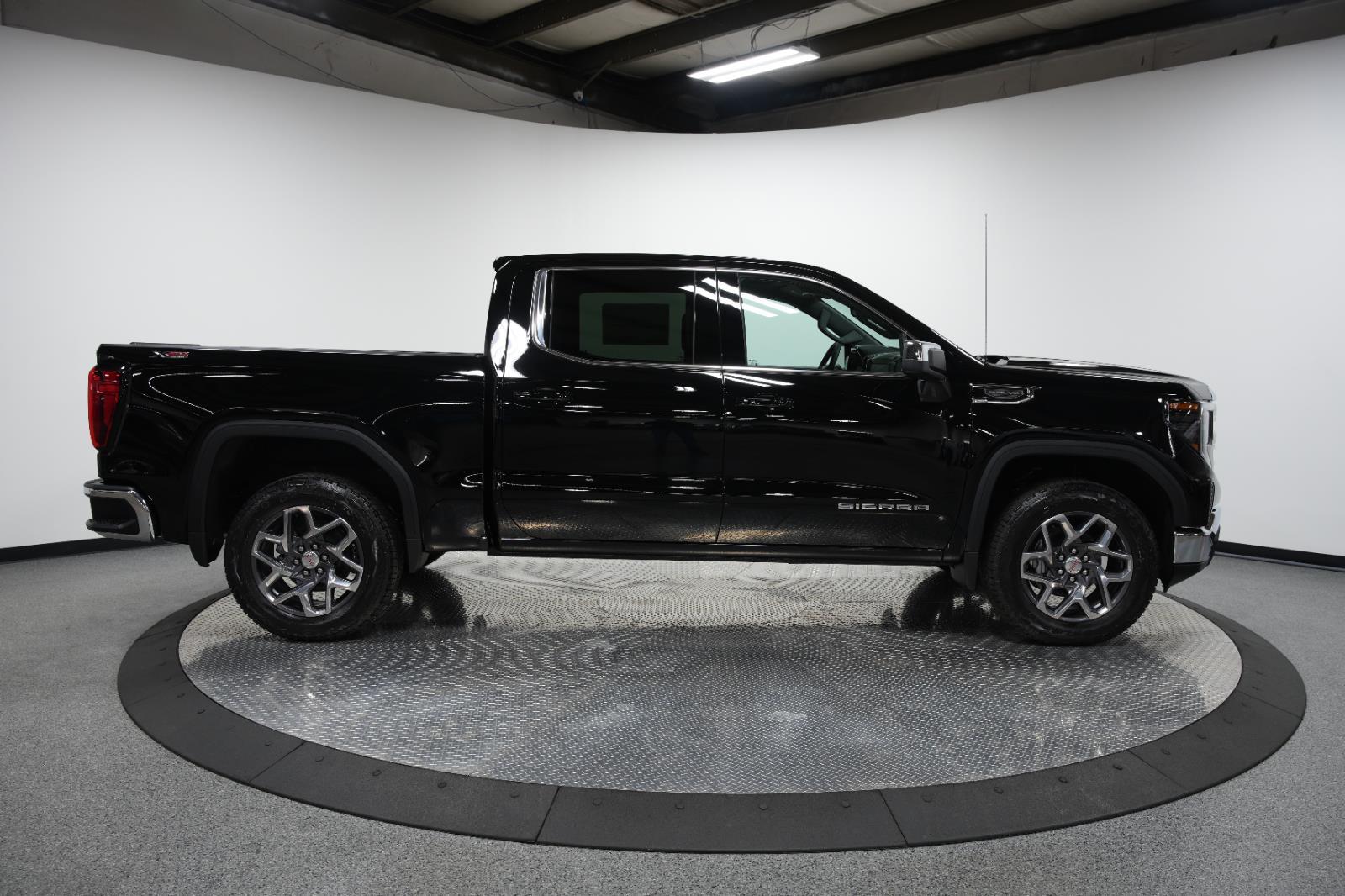 2026 GMC Sierra 1500 SLE - Photo 9