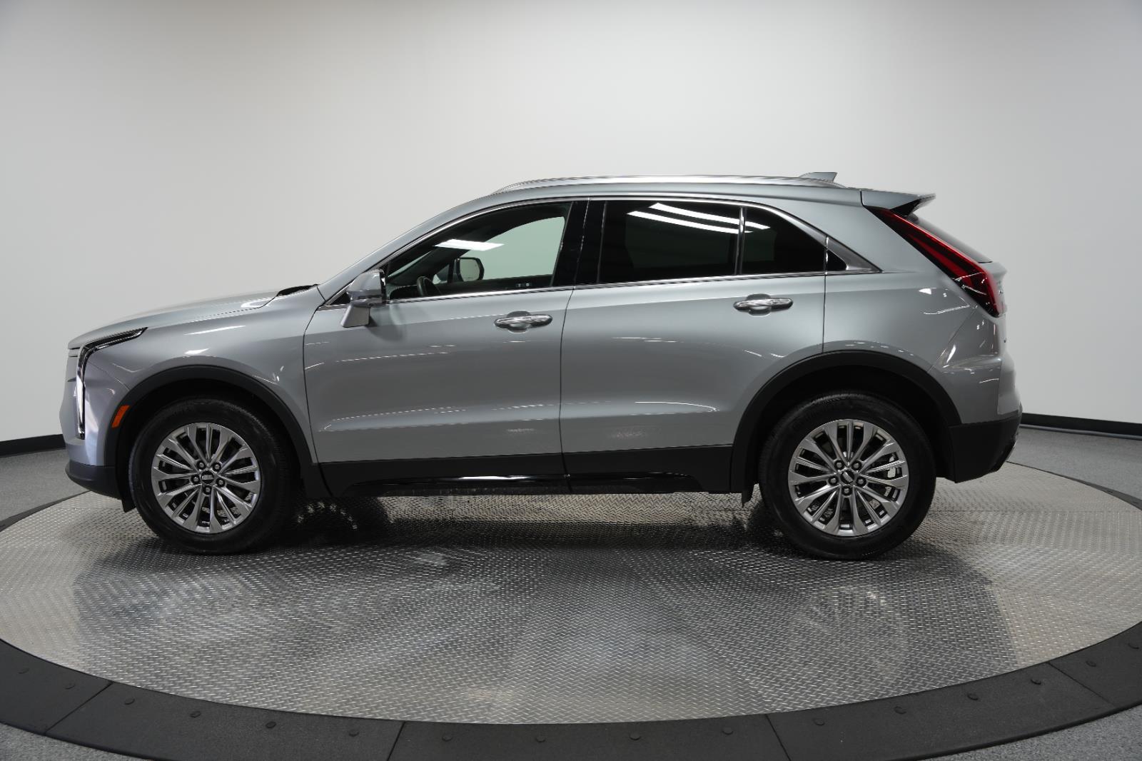 2025 Cadillac XT4 Premium Luxury photo 4