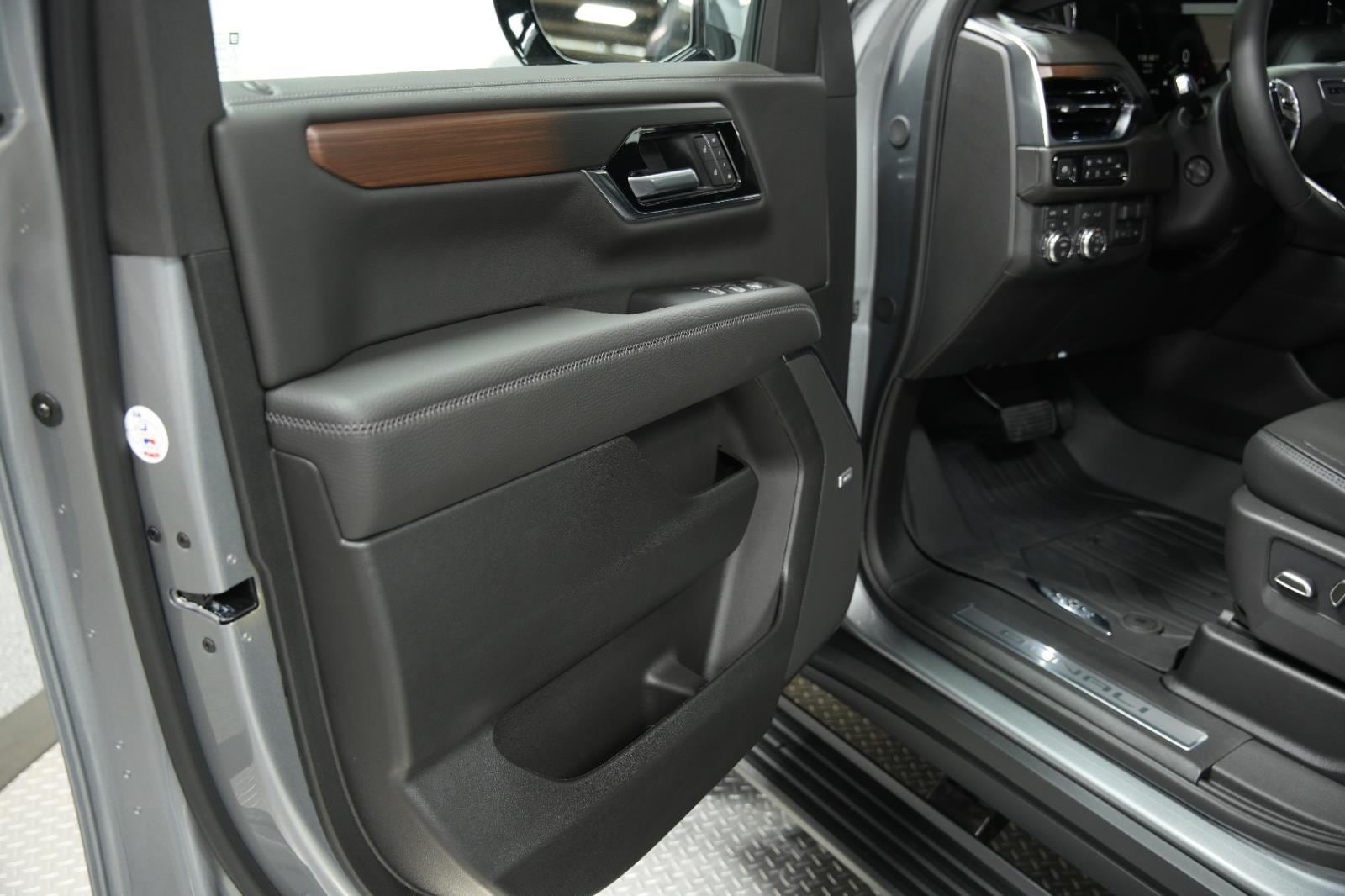 2026 GMC Yukon Denali - Photo 30