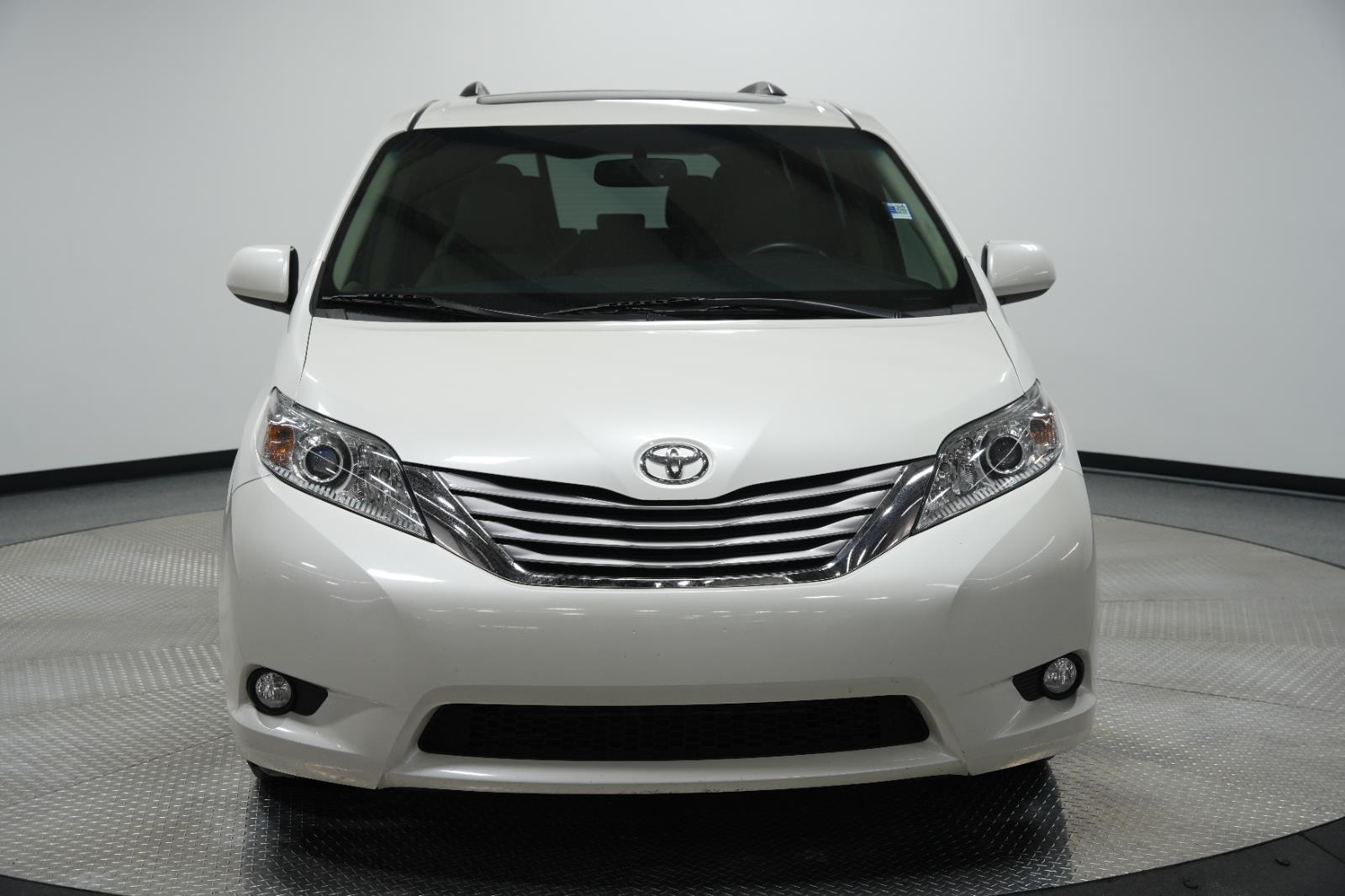 Used 2017 Toyota Sienna XLE with VIN 5TDYZ3DC8HS892120 for sale in Kansas City
