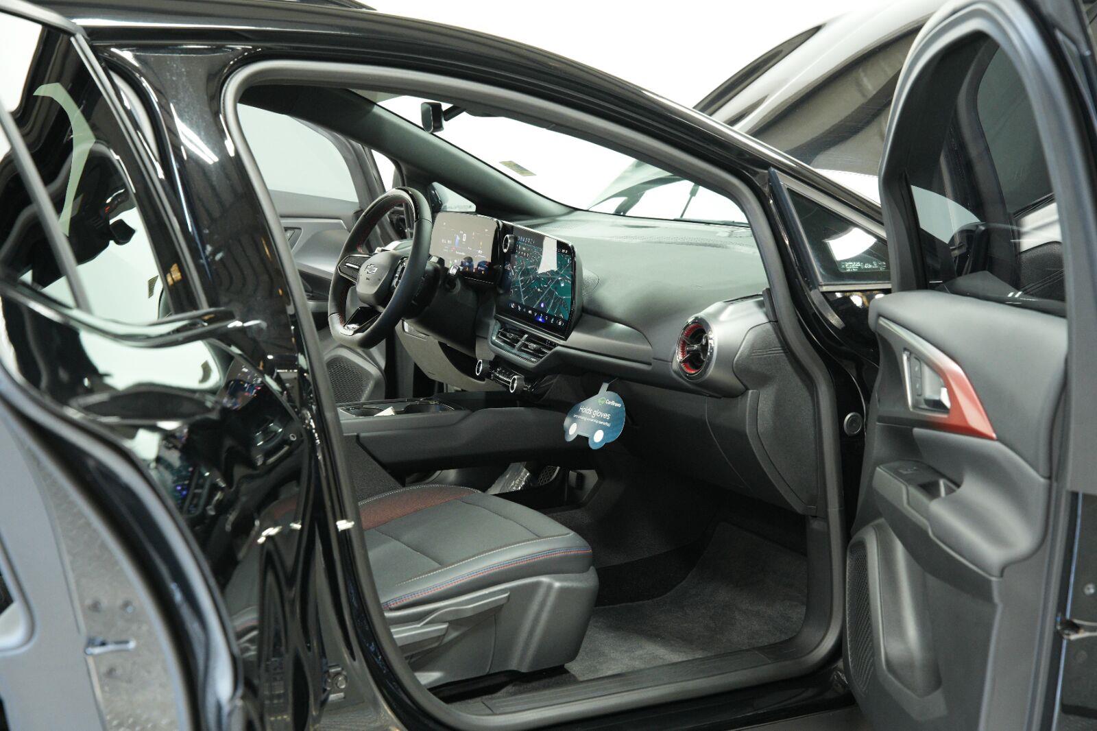 2024 Chevrolet Equinox EV Launch Edition - Photo 12