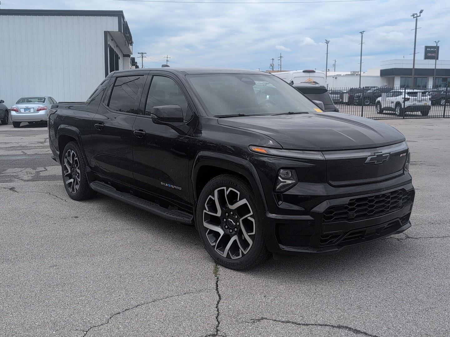 Used 2025 Chevrolet Silverado EV RST with VIN 1GC402EL4SU408545 for sale in Kansas City, KS