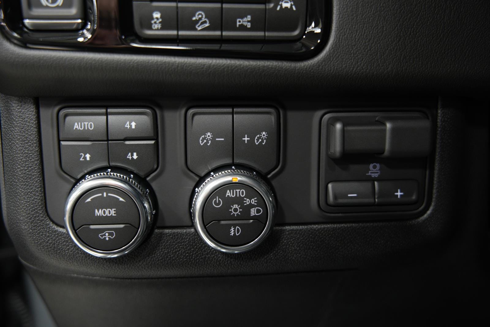 2026 GMC Yukon Denali - Photo 38