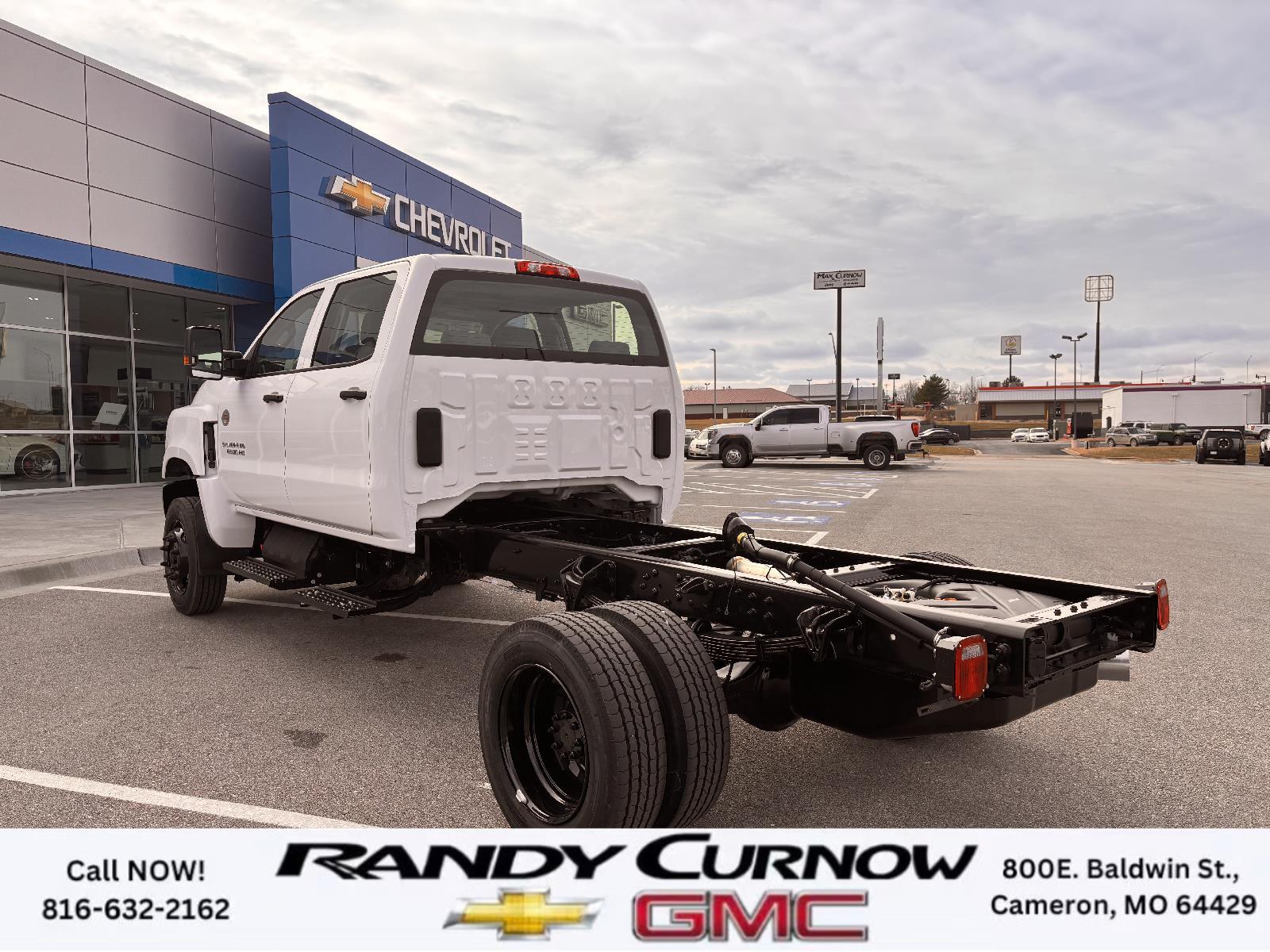 2024 Chevrolet Silverado 6500HD LT photo 3