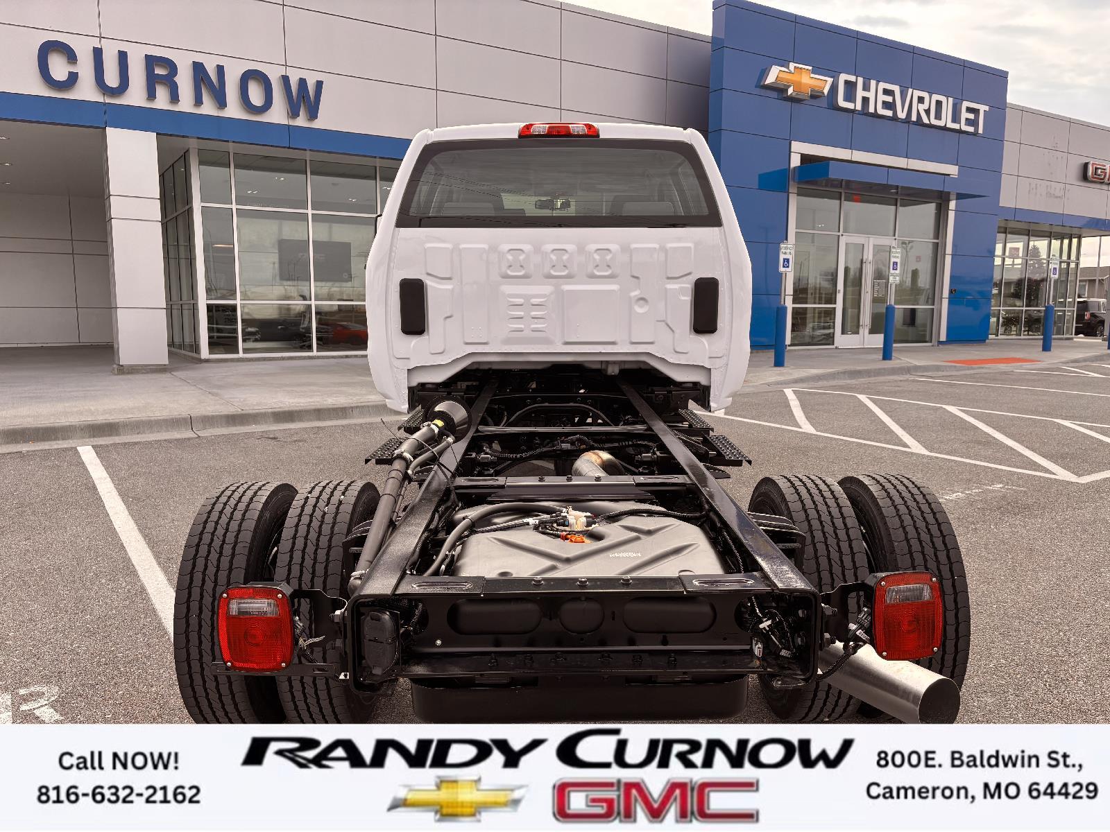 2024 Chevrolet Silverado 6500HD LT photo 4