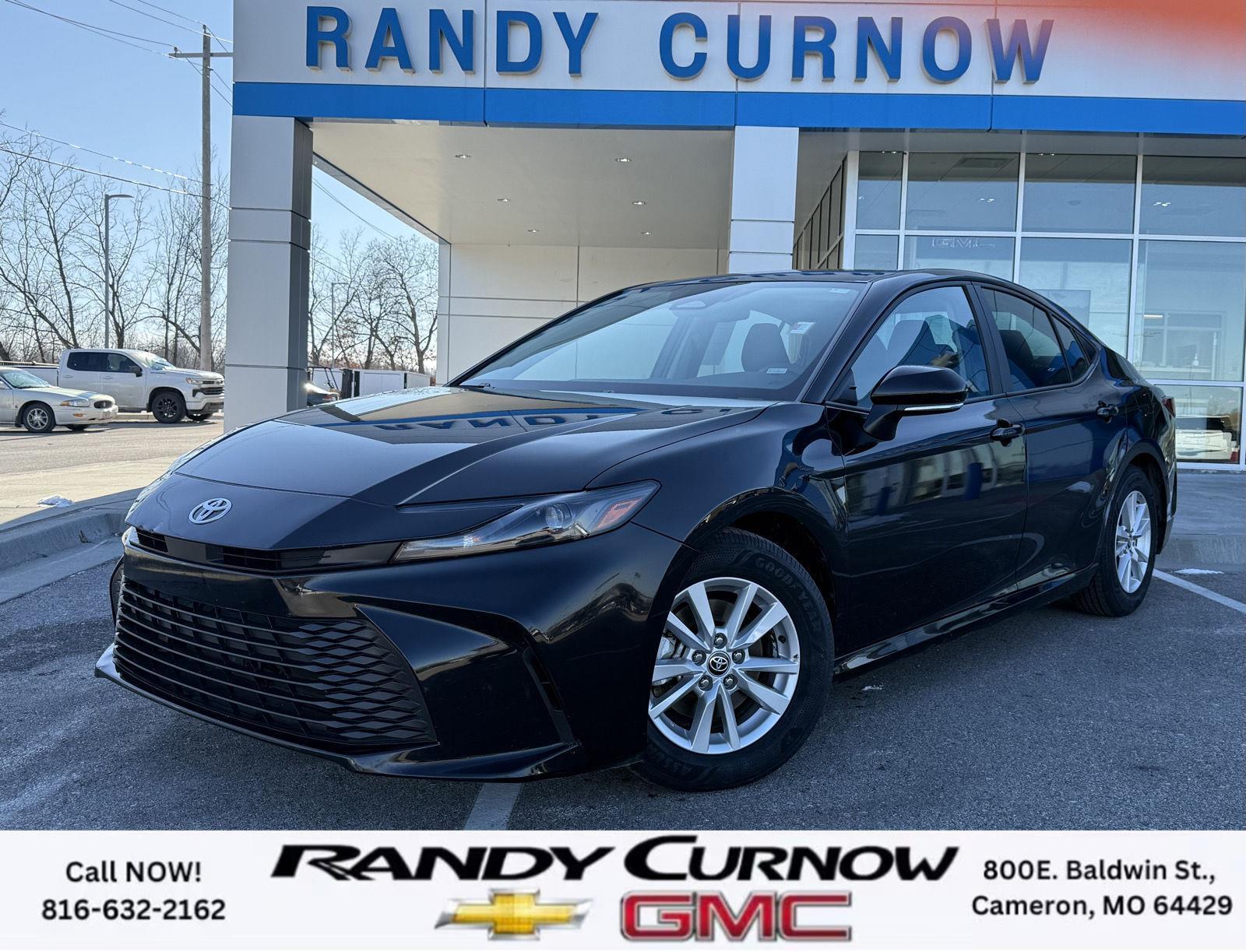 2025 Toyota Camry LE's photo