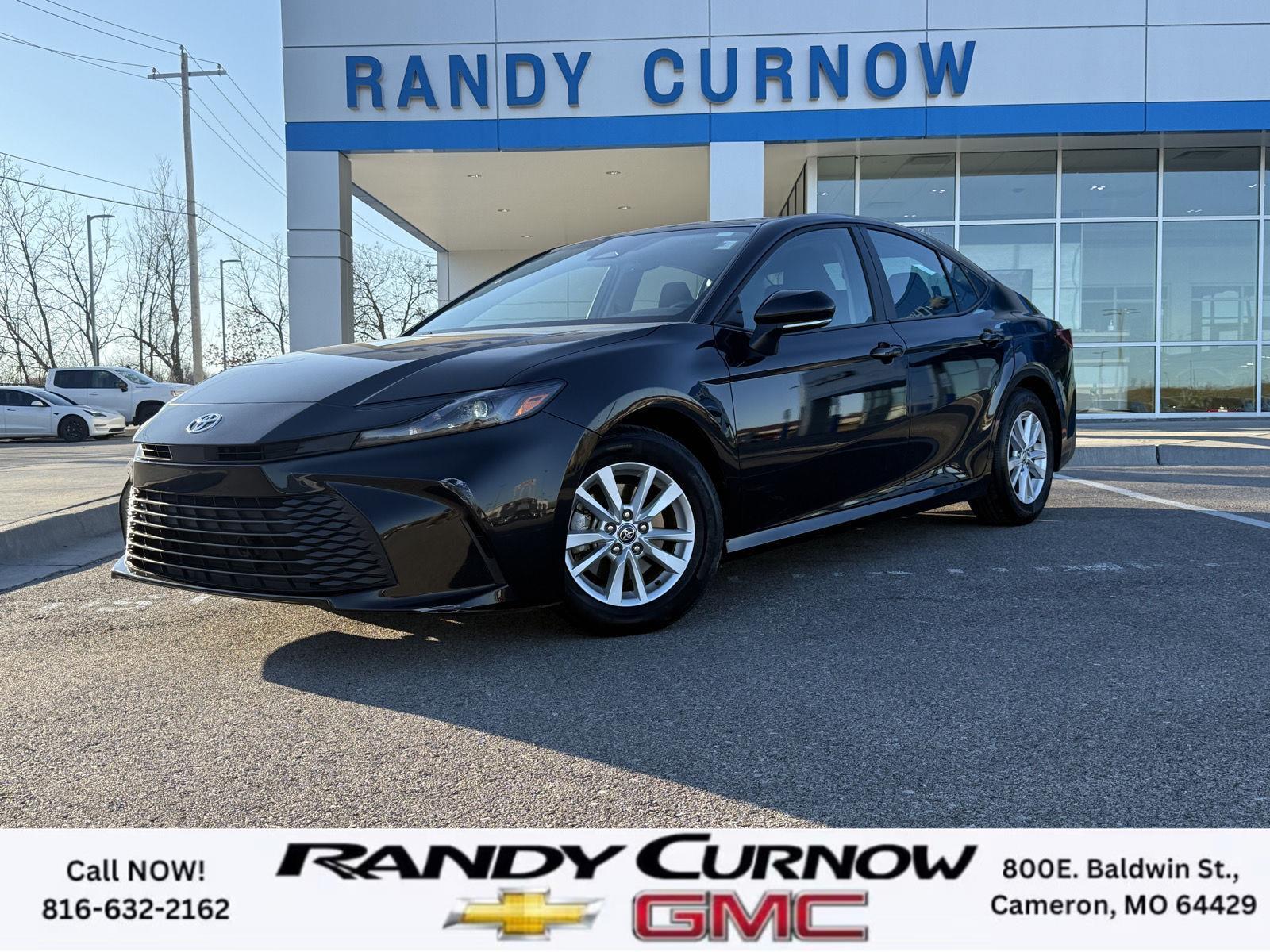 2025 Toyota Camry LE's photo