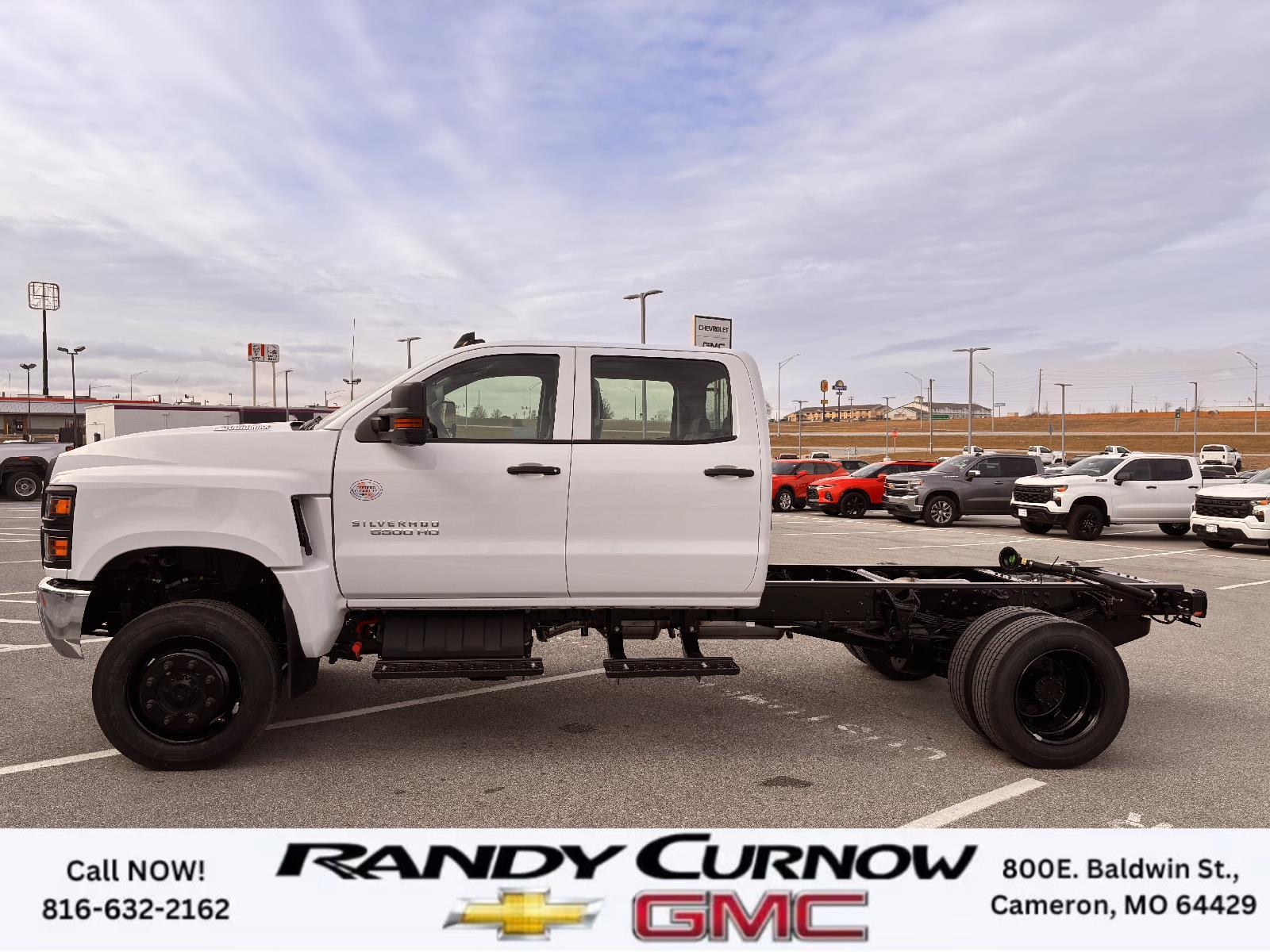 2024 Chevrolet Silverado 6500HD LT photo 2