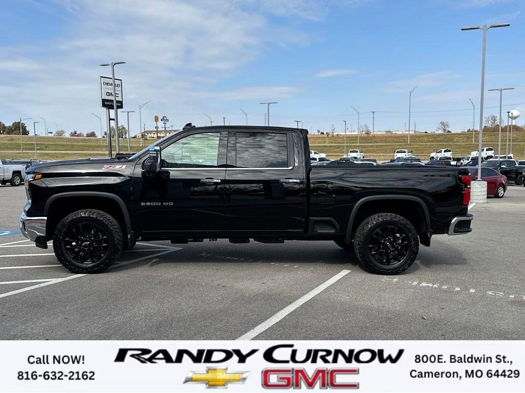 2025 Chevrolet Silverado 2500HD LTZ photo 2