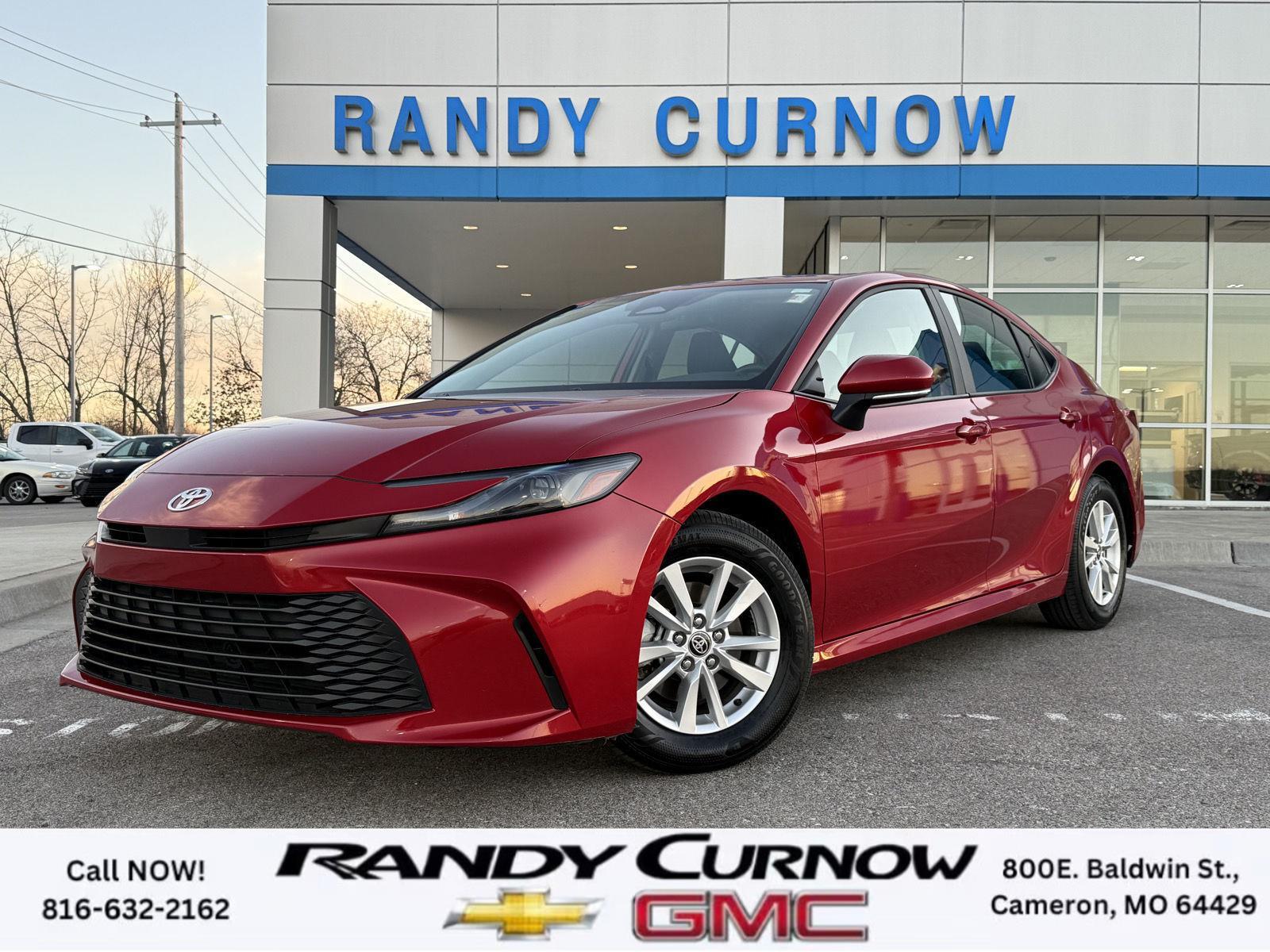 2025 Toyota Camry LE's photo