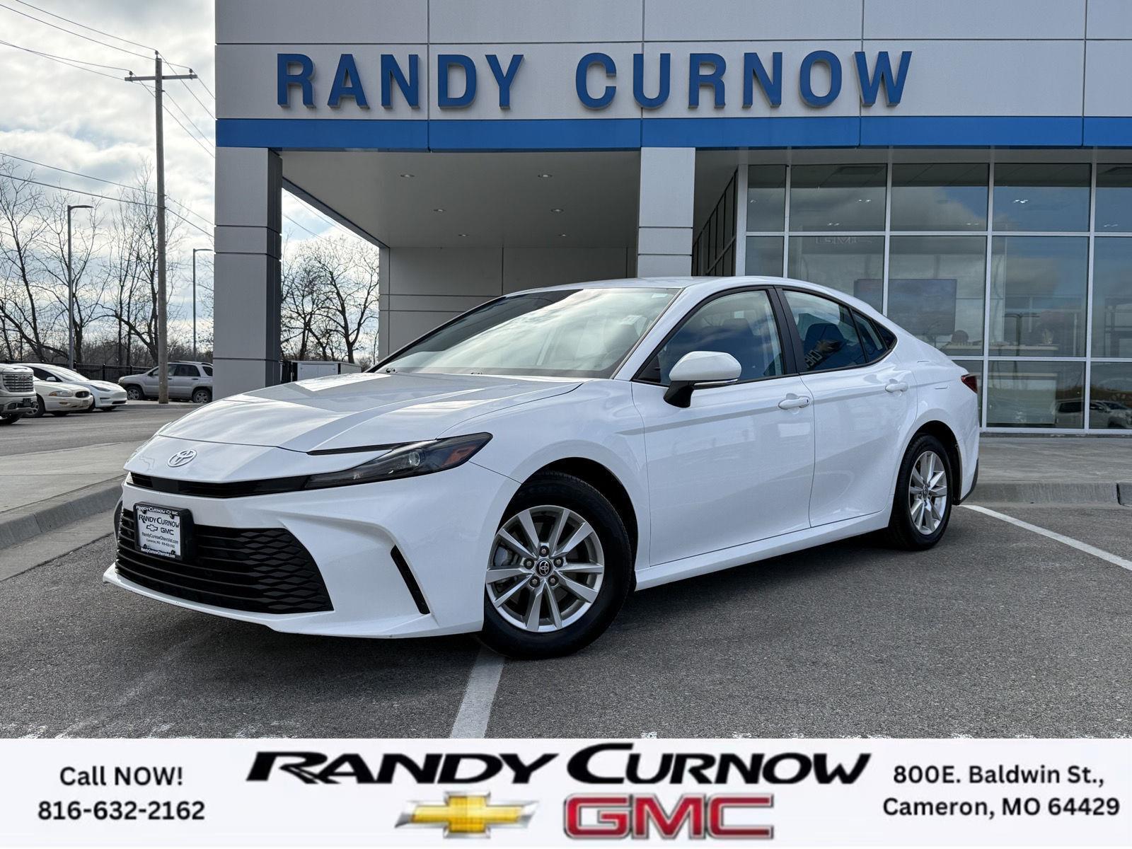 2025 Toyota Camry LE's photo