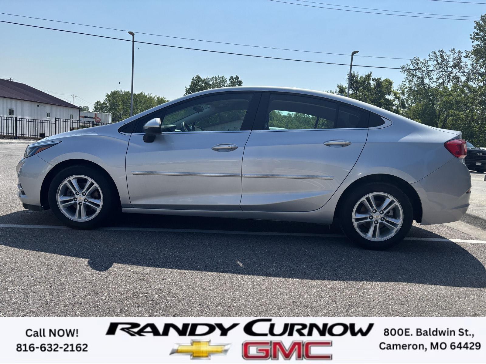 Used 2017 Chevrolet Cruze LT with VIN 1G1BE5SM7H7228628 for sale in Kansas City