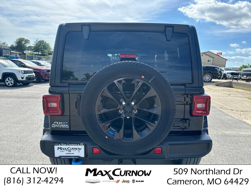 2023 Jeep Wrangler 4xe Sahara photo 4