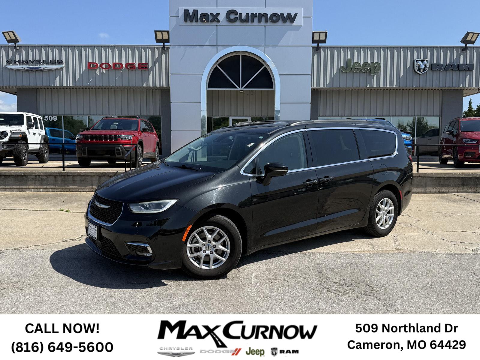 2022 Chrysler Pacifica Touring L's photo