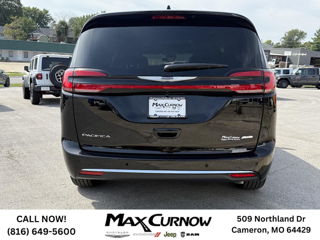 New 2026 Chrysler Pacifica SELECT AWD Passenger Van