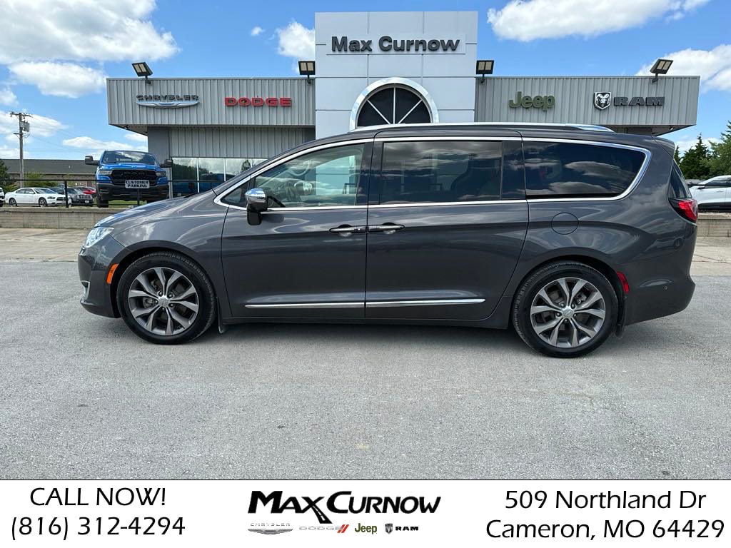 Used 2018 Chrysler Pacifica Limited with VIN 2C4RC1GG6JR112445 for sale in Kansas City