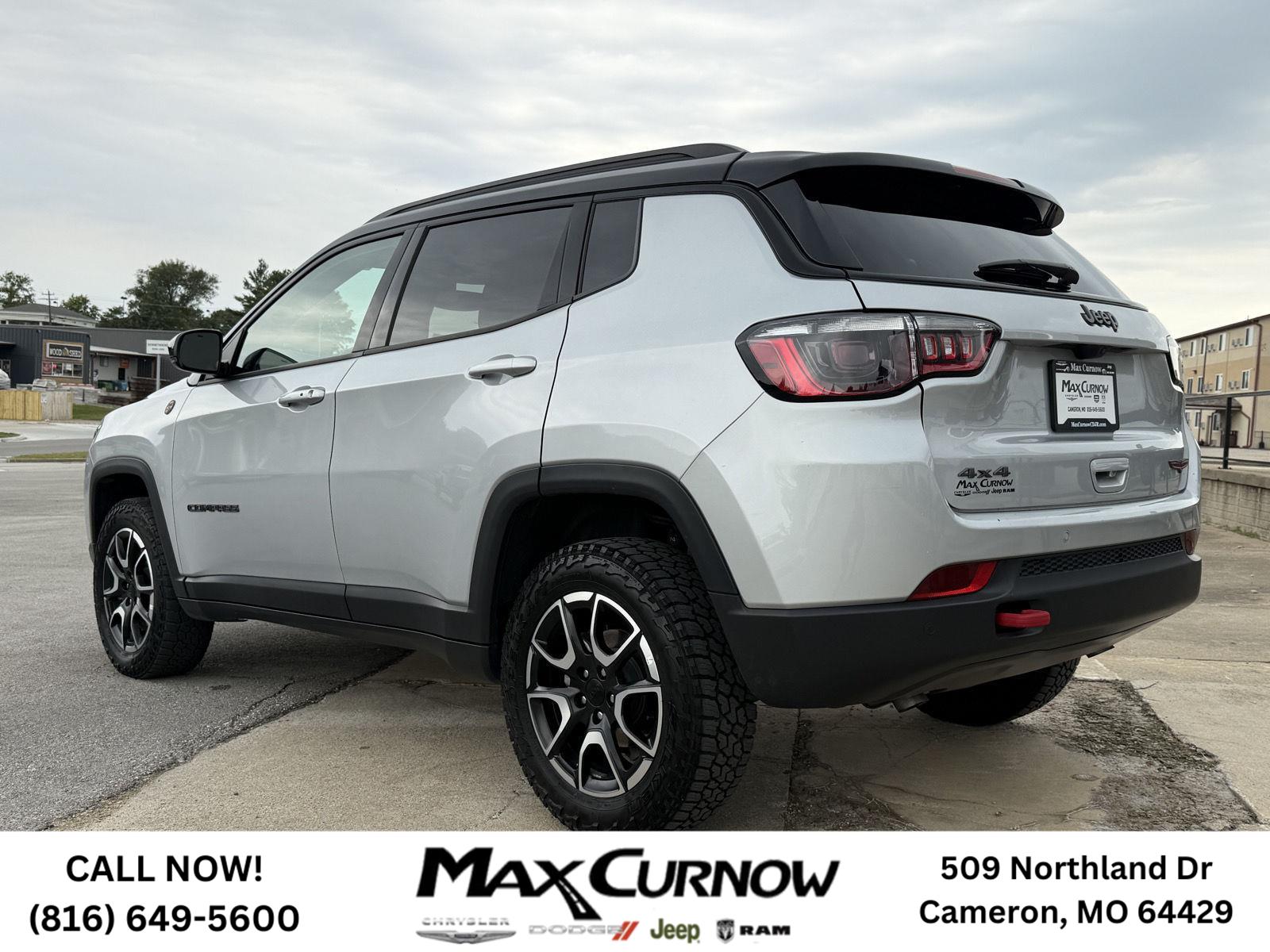 2024 Jeep Compass Trailhawk photo 2