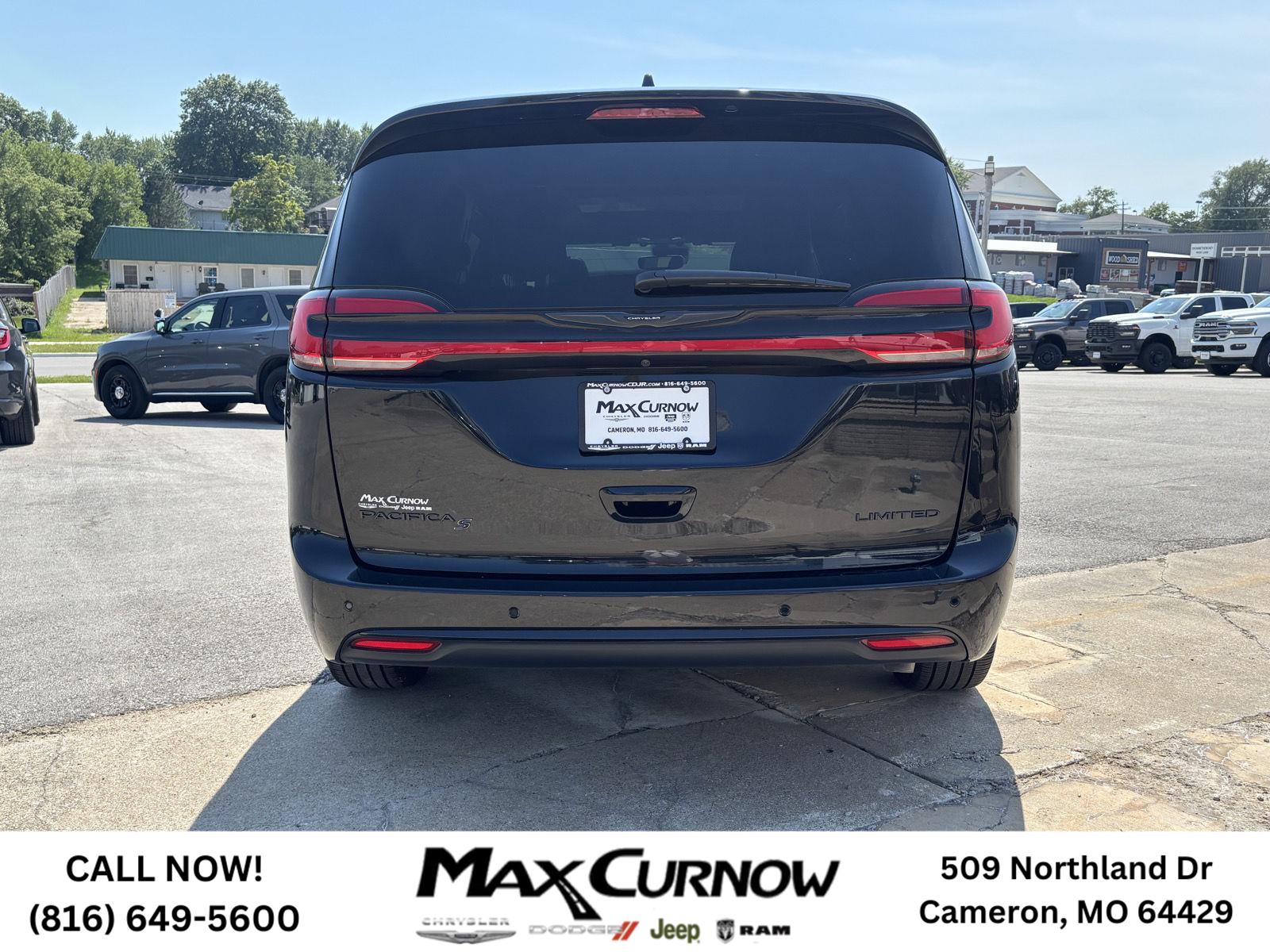 2024 Chrysler Pacifica Limited photo 3