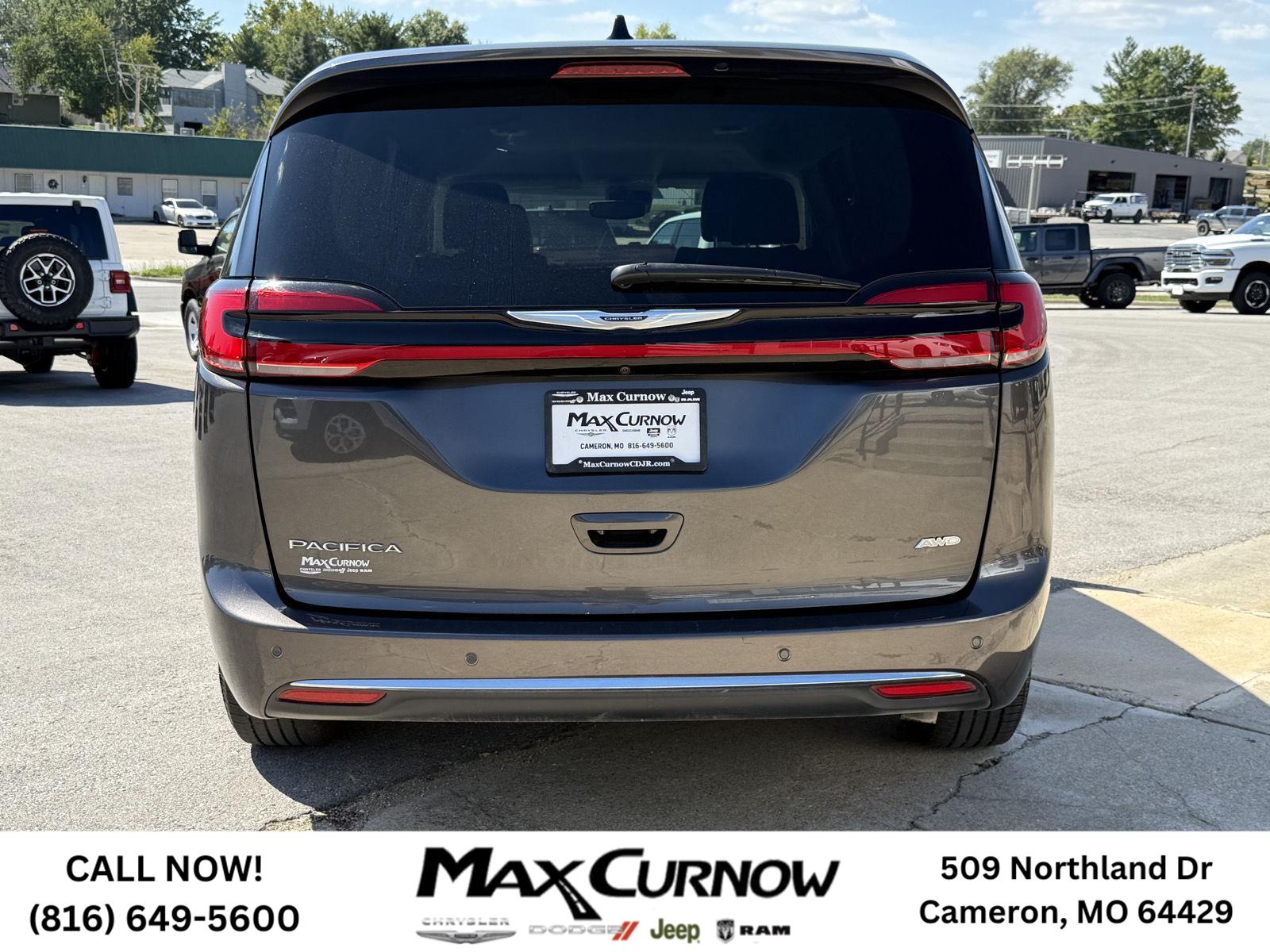 2023 Chrysler Pacifica Touring L photo 4