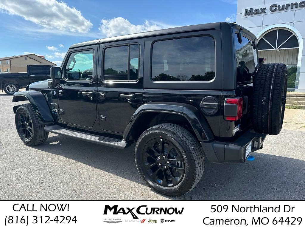 2023 Jeep Wrangler 4xe Sahara photo 3