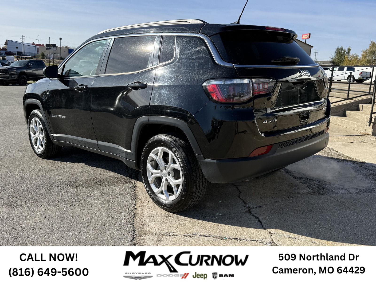 2024 Jeep Compass Latitude photo 3