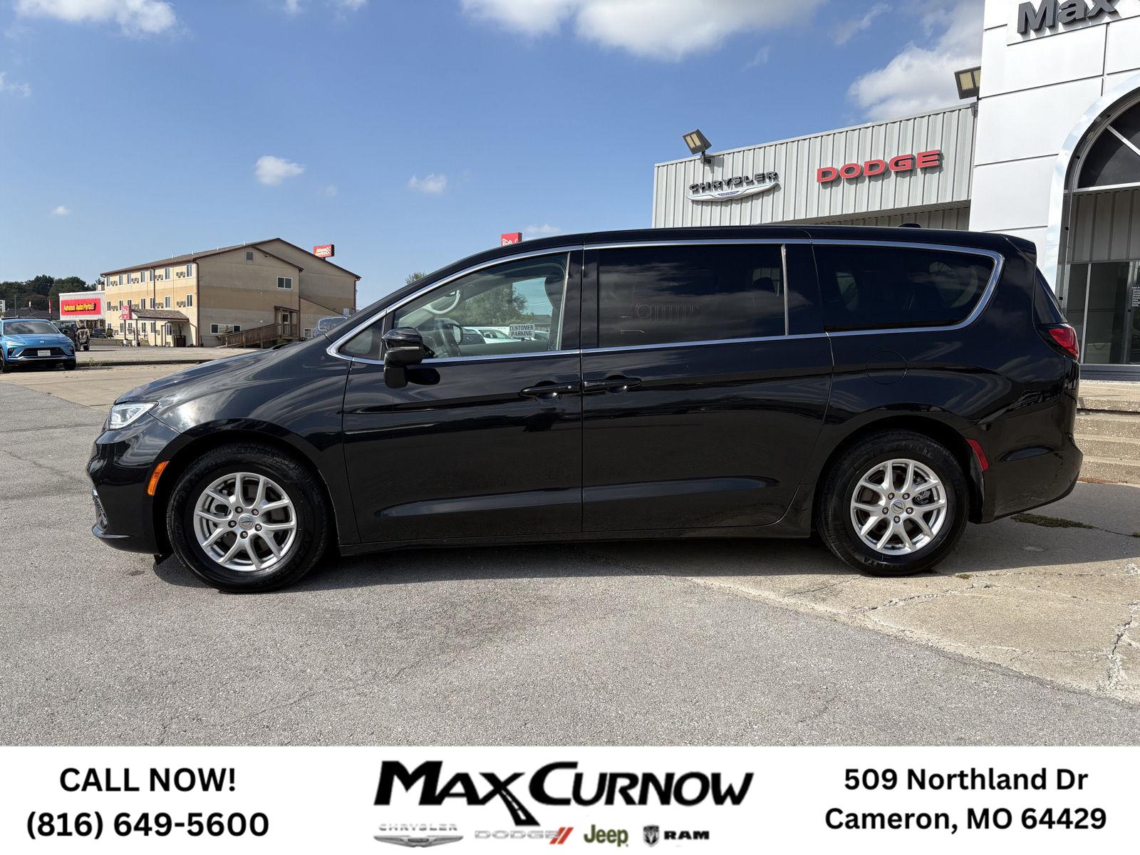 Used 2023 Chrysler Pacifica Touring L with VIN 2C4RC1BG5PR625492 for sale in Kansas City