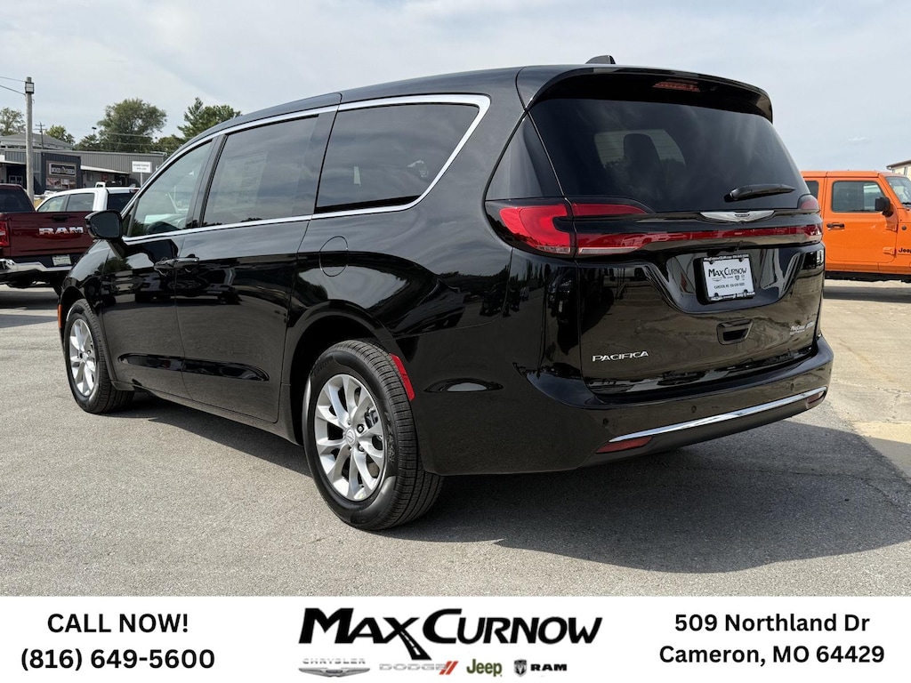 New 2026 Chrysler Pacifica SELECT AWD Passenger Van