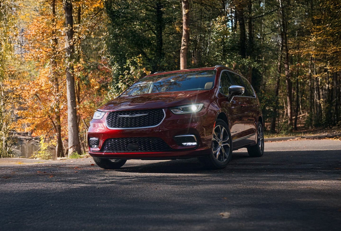  2026-Chrysler-Pacifica-Exterior