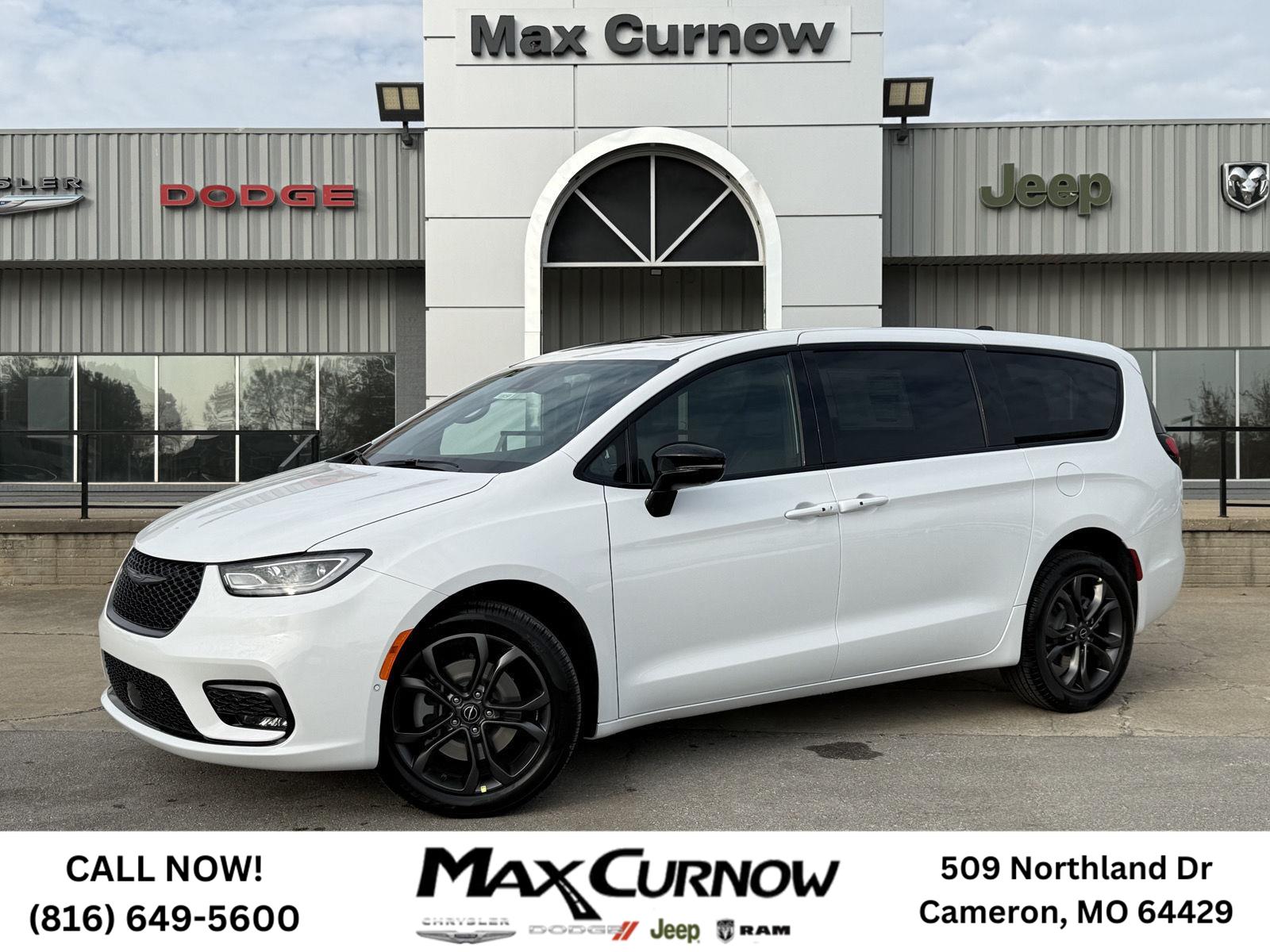 2026 Chrysler Pacifica Select's photo