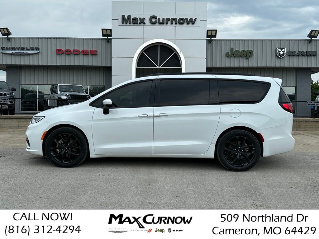 Used 2023 Chrysler Pacifica Touring L with VIN 2C4RC1BG8PR553963 for sale in Cameron, MO