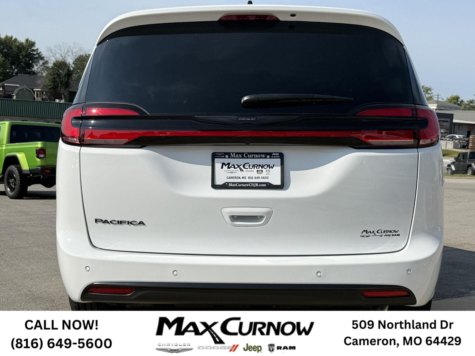 2025 Chrysler Pacifica photo 3
