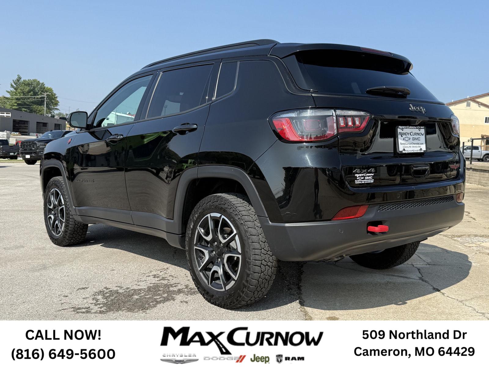2024 Jeep Compass Trailhawk photo 2