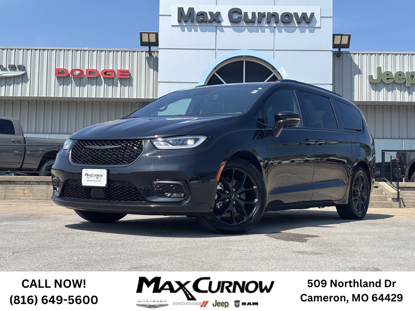 2024 Chrysler Pacifica Limited's photo