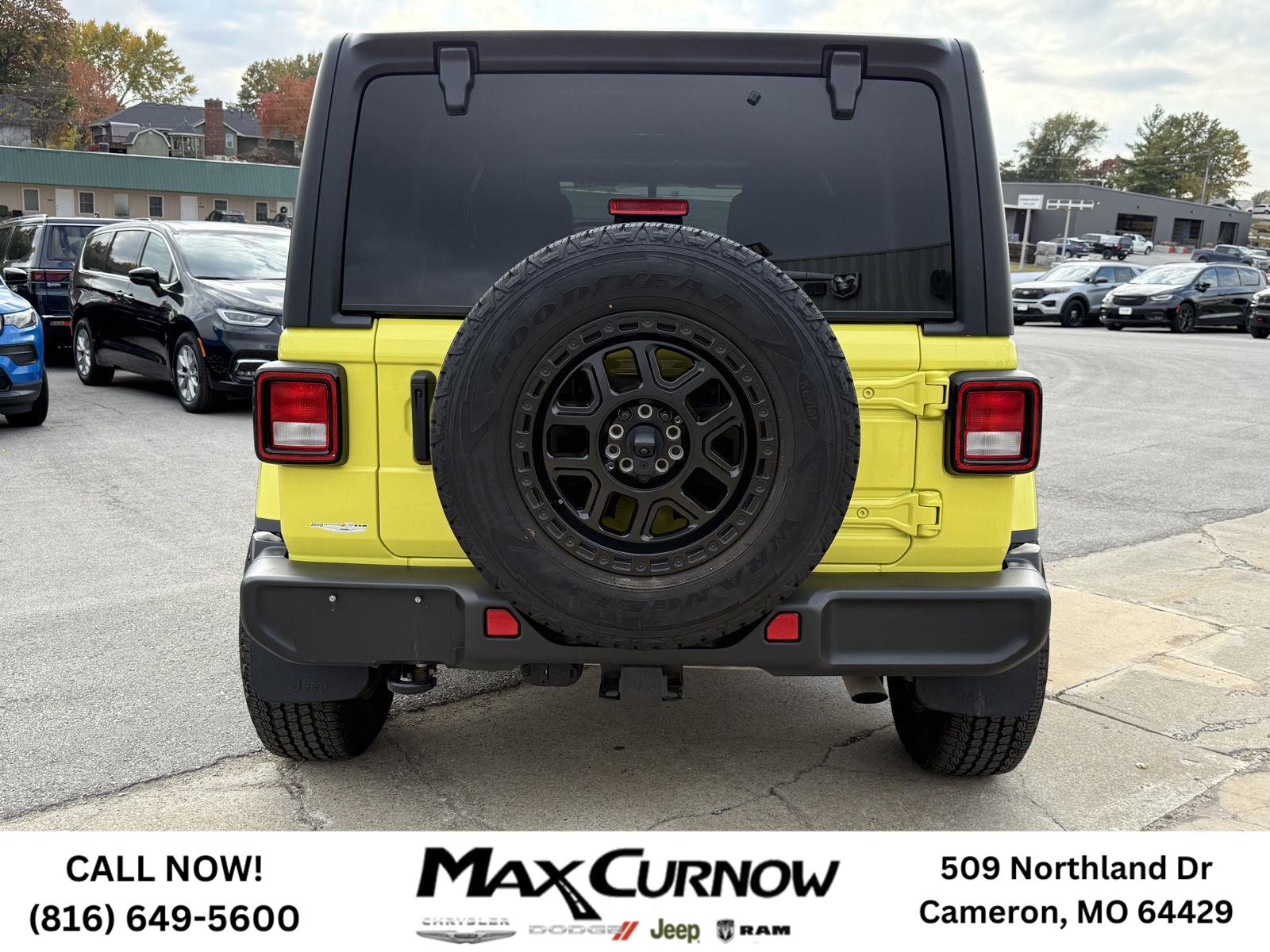 2023 Jeep Wrangler Sahara photo 3