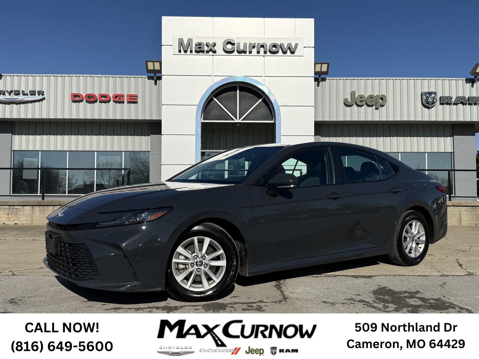 2025 Toyota Camry LE's photo