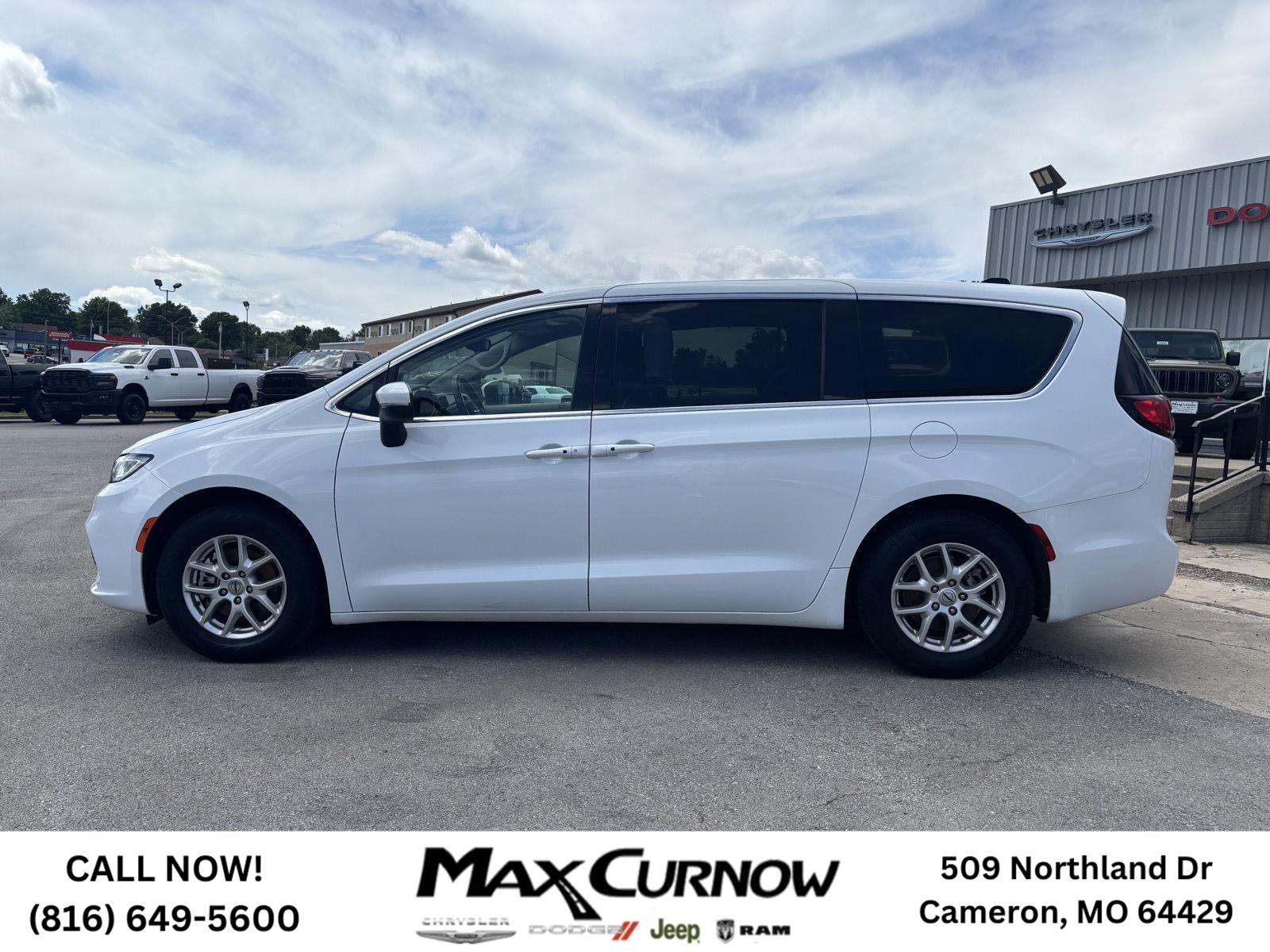 Used 2023 Chrysler Pacifica Touring L with VIN 2C4RC1BG8PR532143 for sale in Kansas City