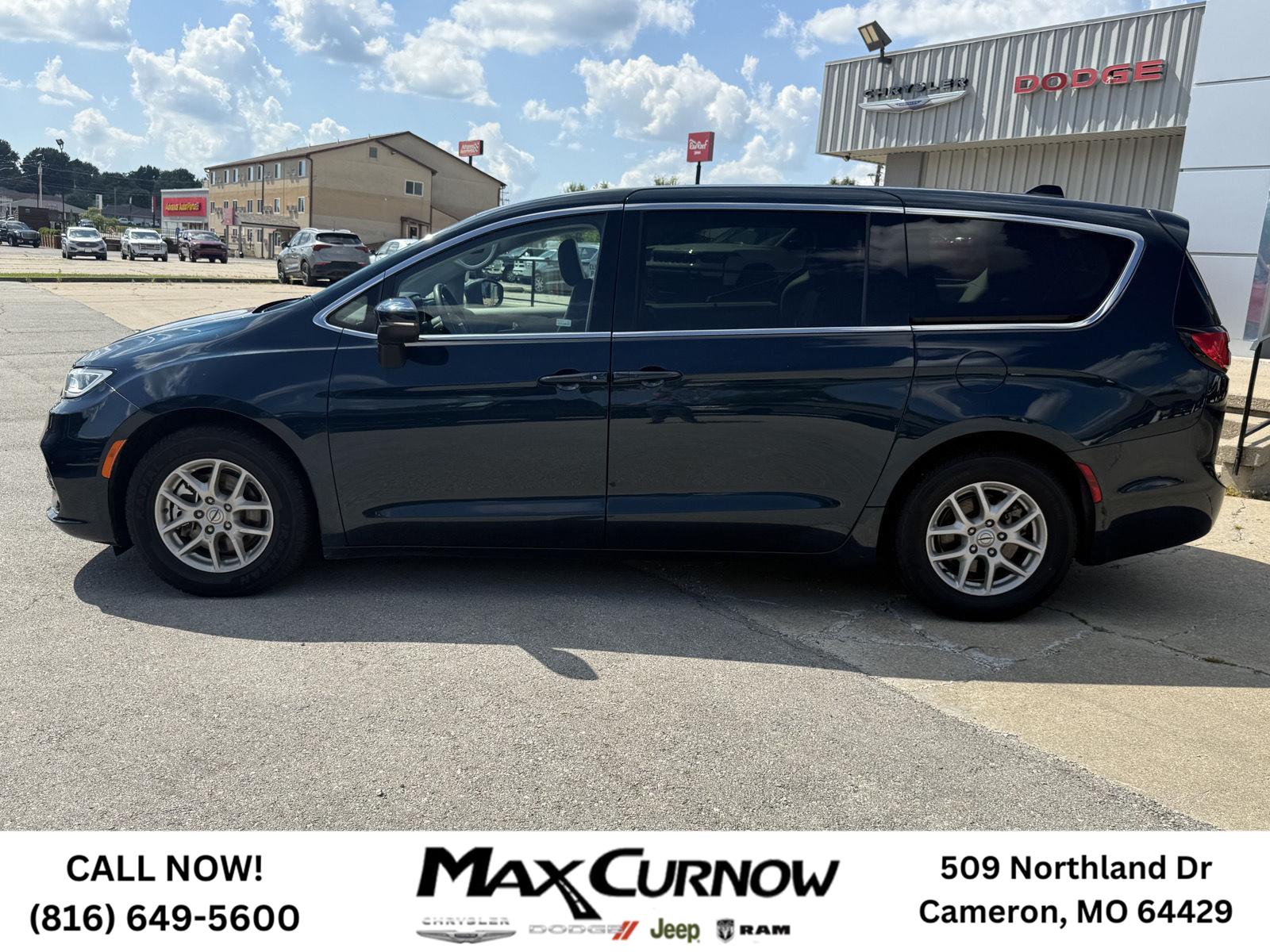 Used 2023 Chrysler Pacifica Touring L with VIN 2C4RC1BGXPR627898 for sale in Kansas City