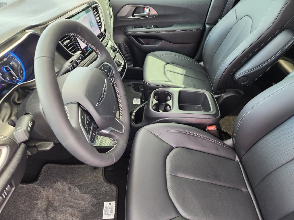 2025 Chrysler Pacifica Select - Photo 10